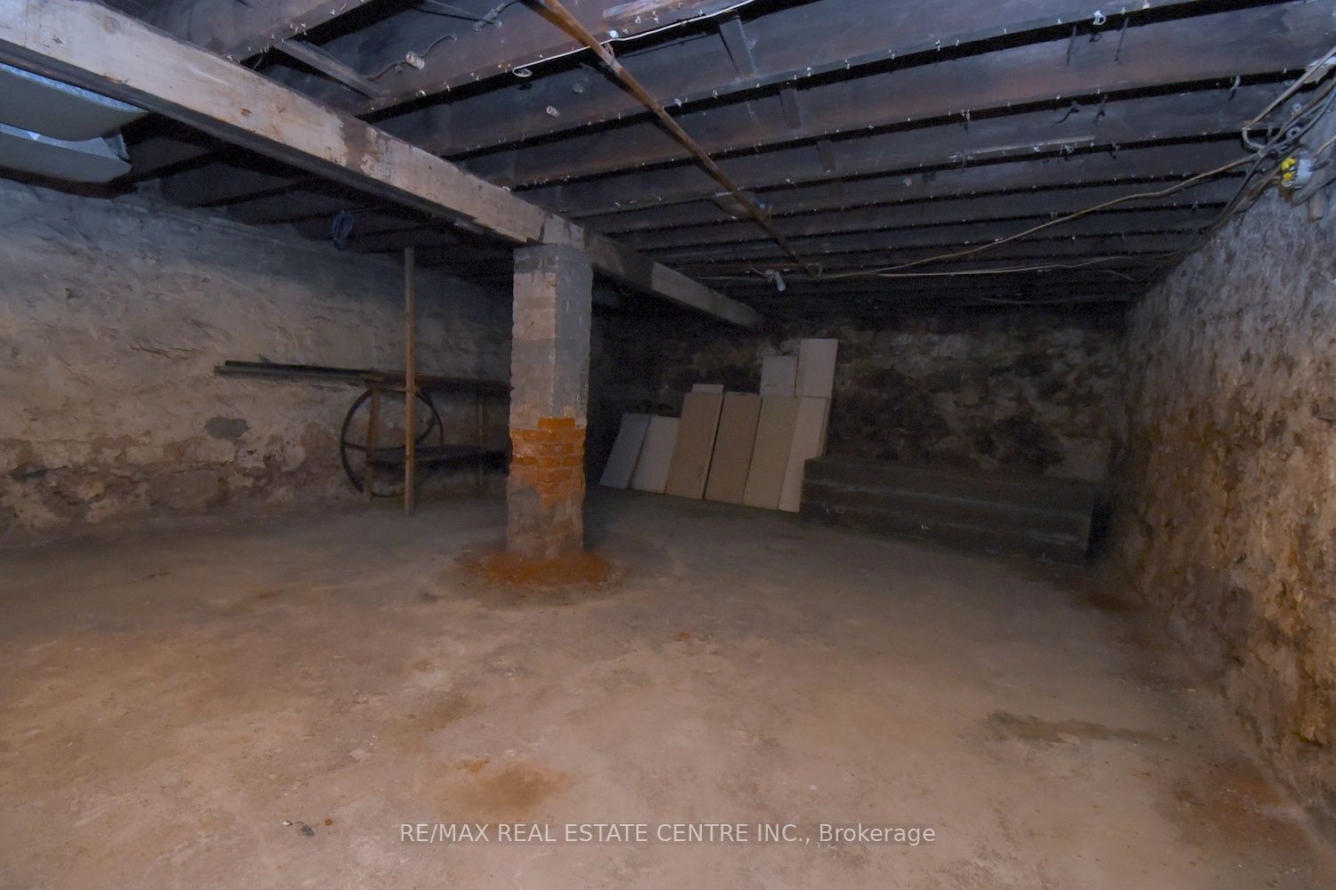 950 Barton Street E Property Photo 13