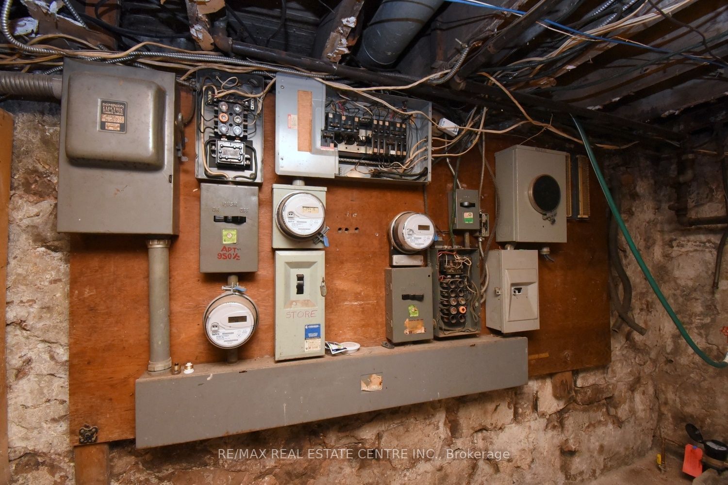 950 Barton Street E Property Photo 15