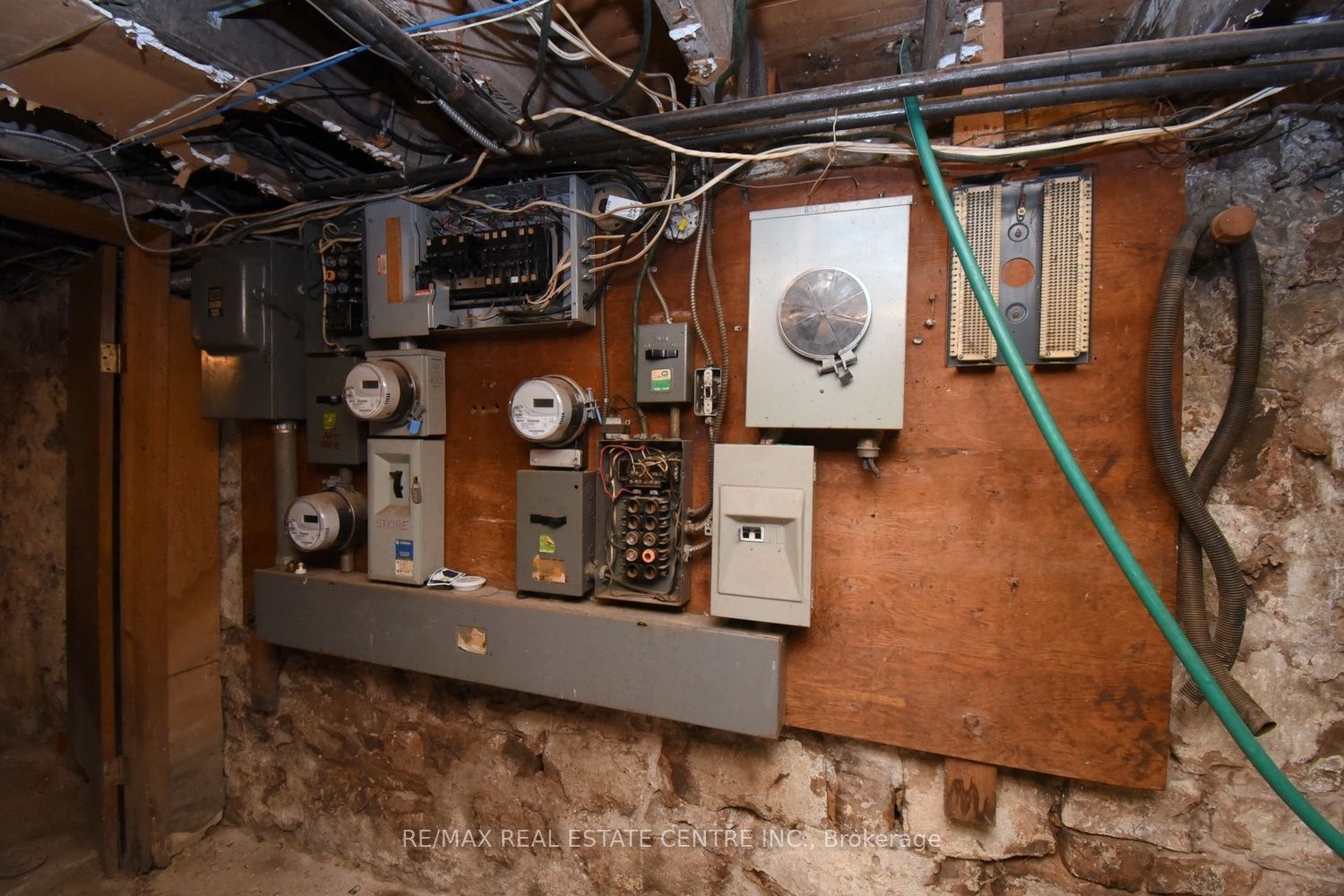 950 Barton Street E Property Photo 16