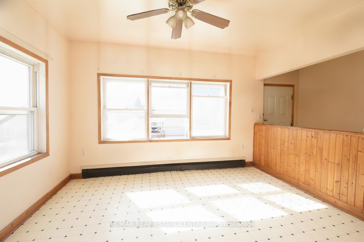 950 Barton Street E Property Photo 19