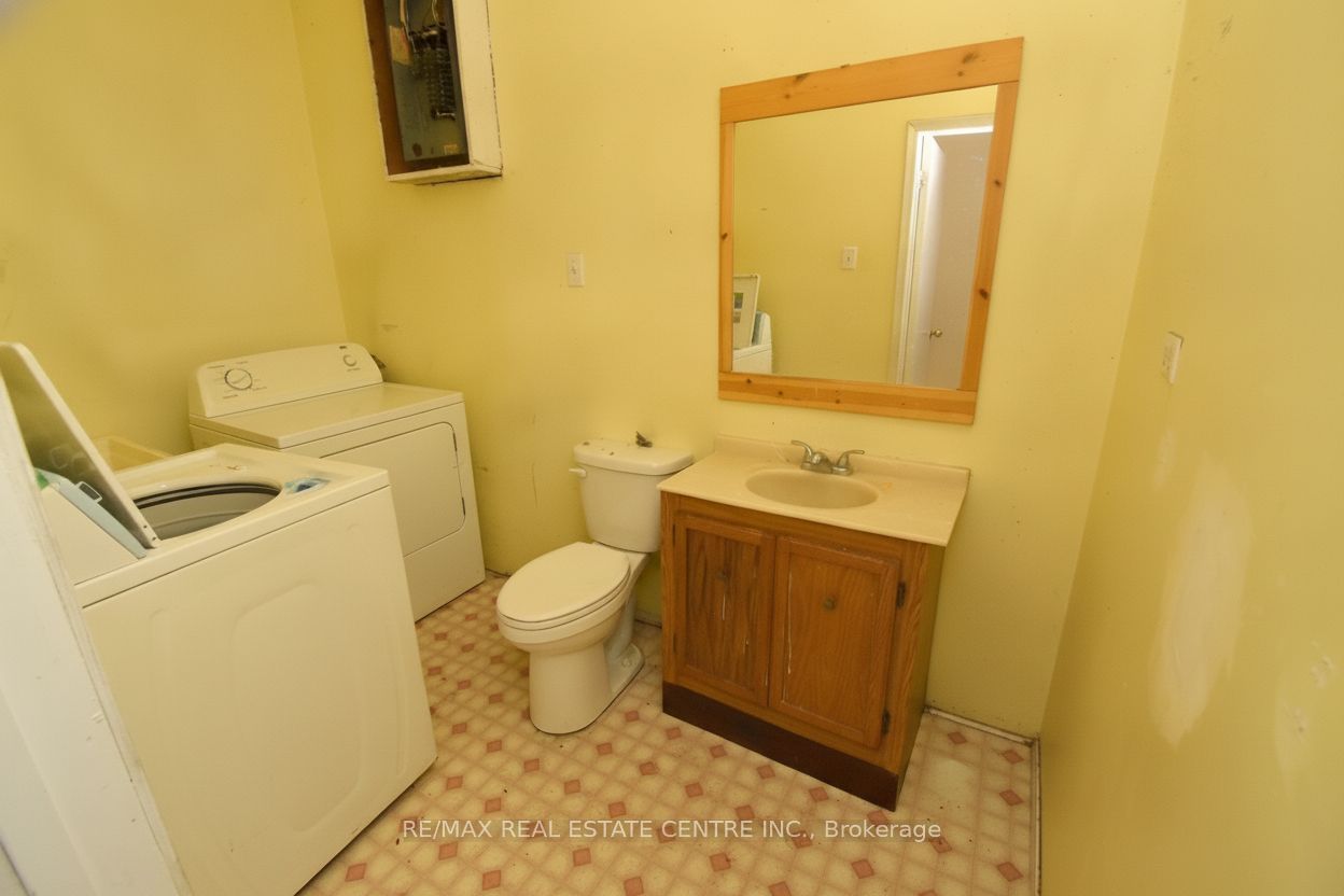 950 Barton Street E Property Photo 23