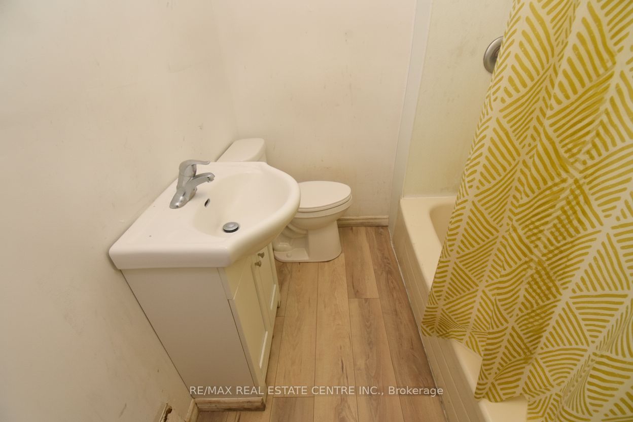 950 Barton Street E Property Photo 24