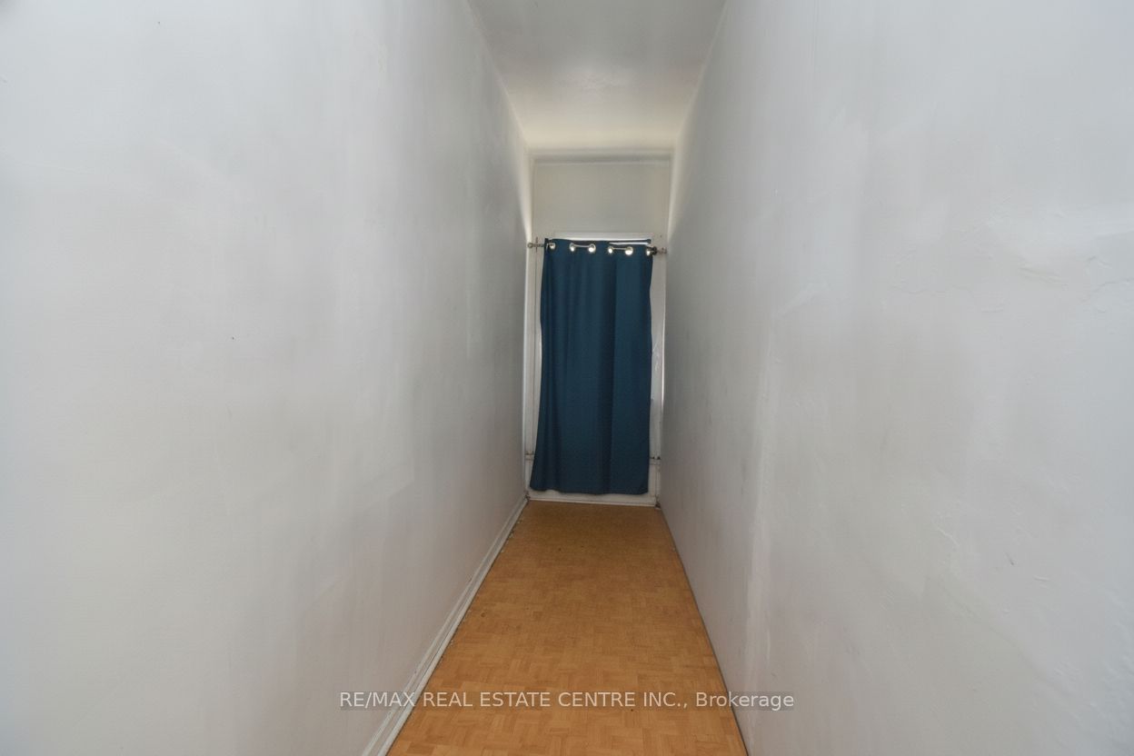 950 Barton Street E Property Photo 26