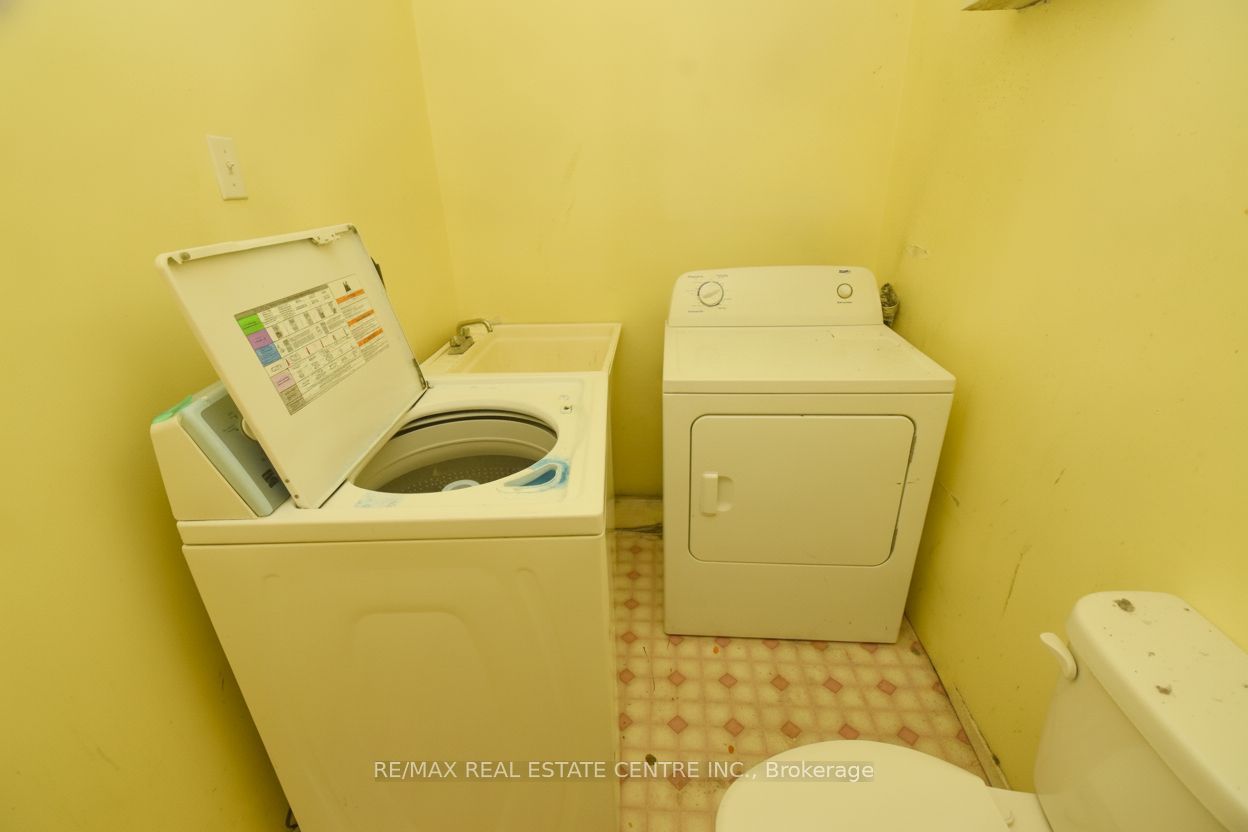 950 Barton Street E Property Photo 27