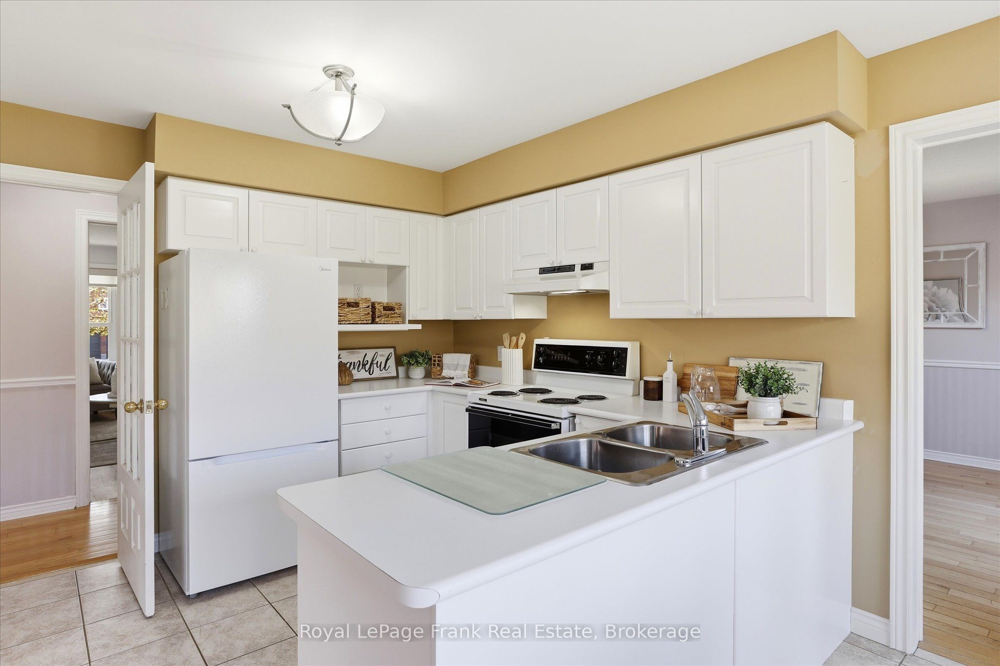 1544 Glenforest Crescent Property Photo 9
