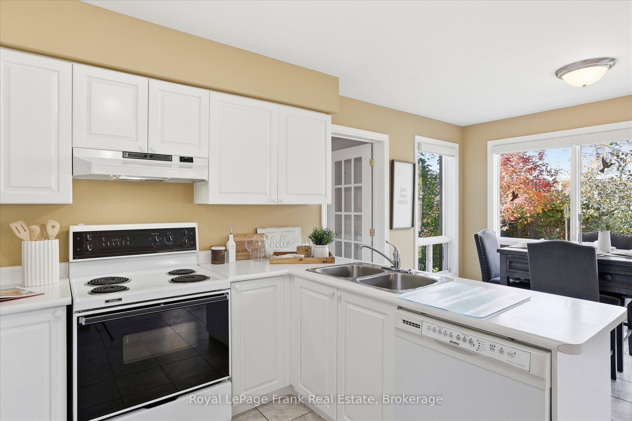 1544 Glenforest Crescent Property Photo 11