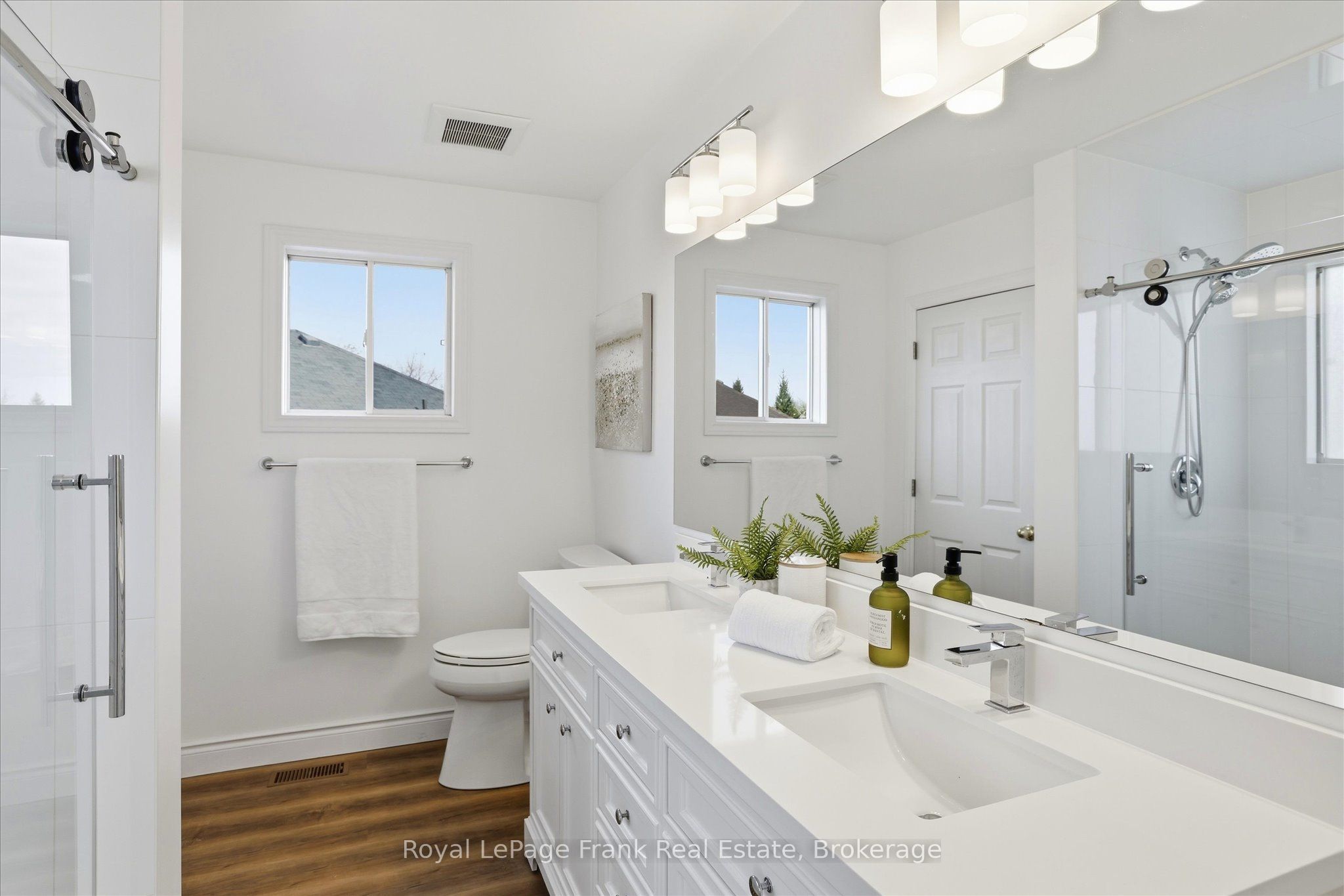 1544 Glenforest Crescent Property Photo 23