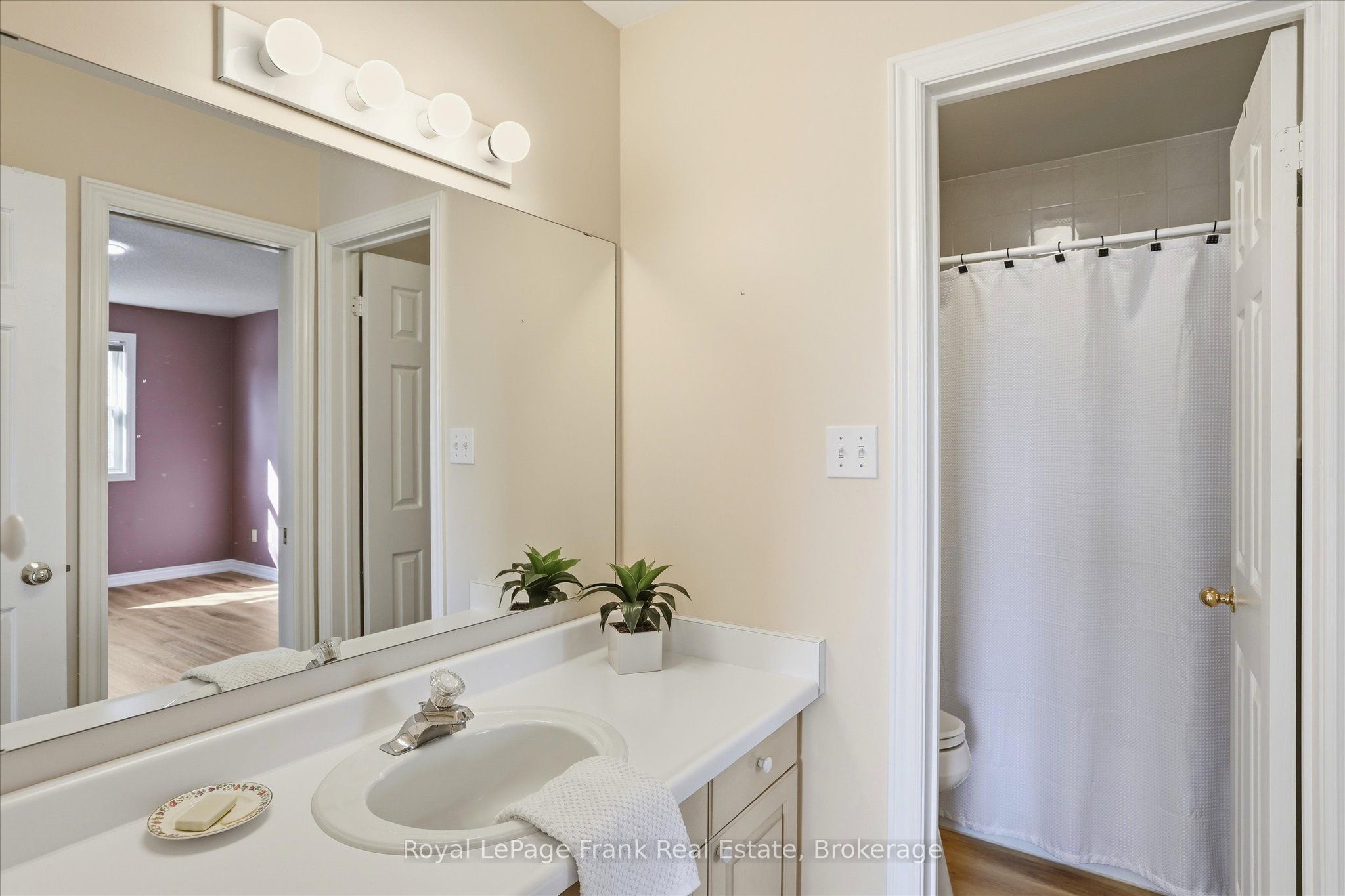 1544 Glenforest Crescent Property Photo 26