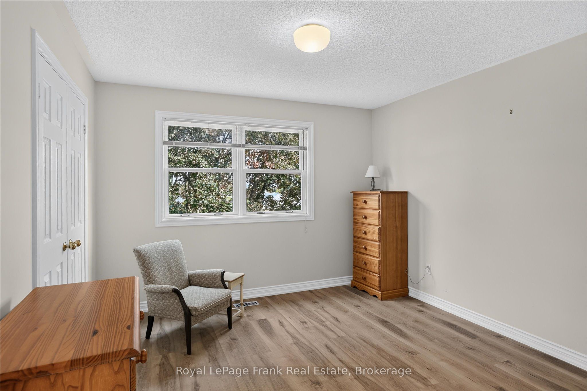 1544 Glenforest Crescent Property Photo 27