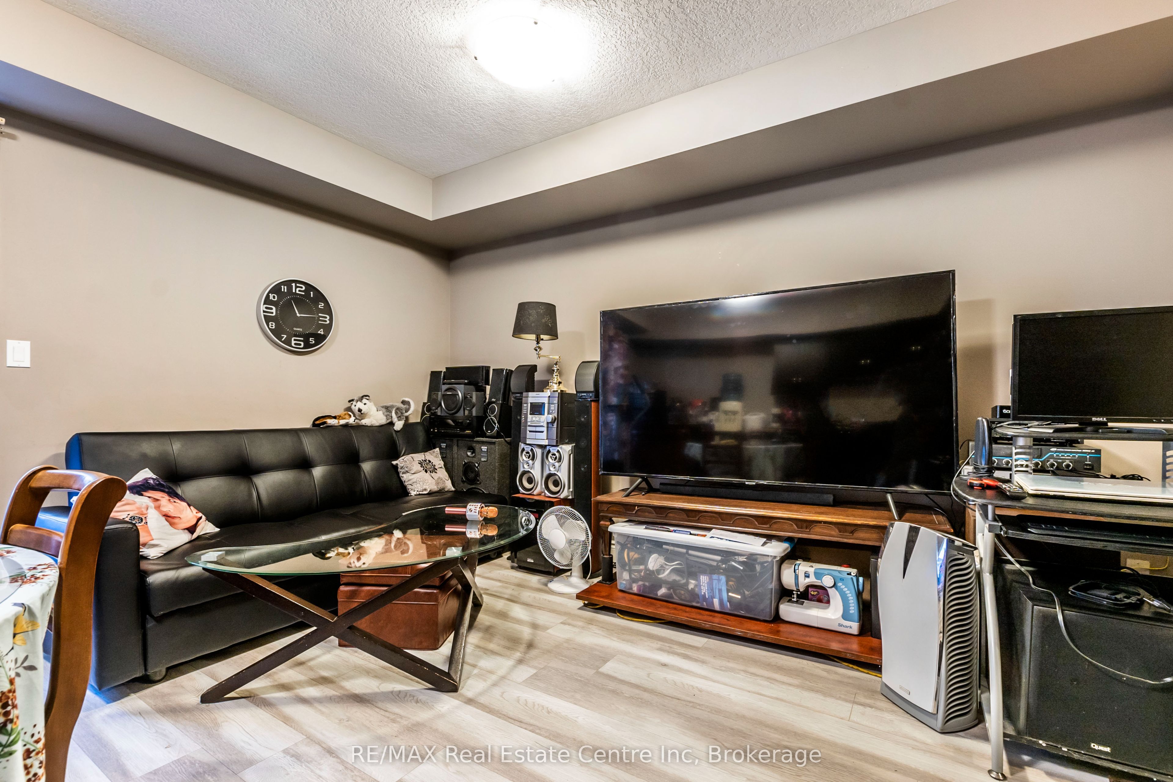 38 Howe Drive 8b Property Photo 6