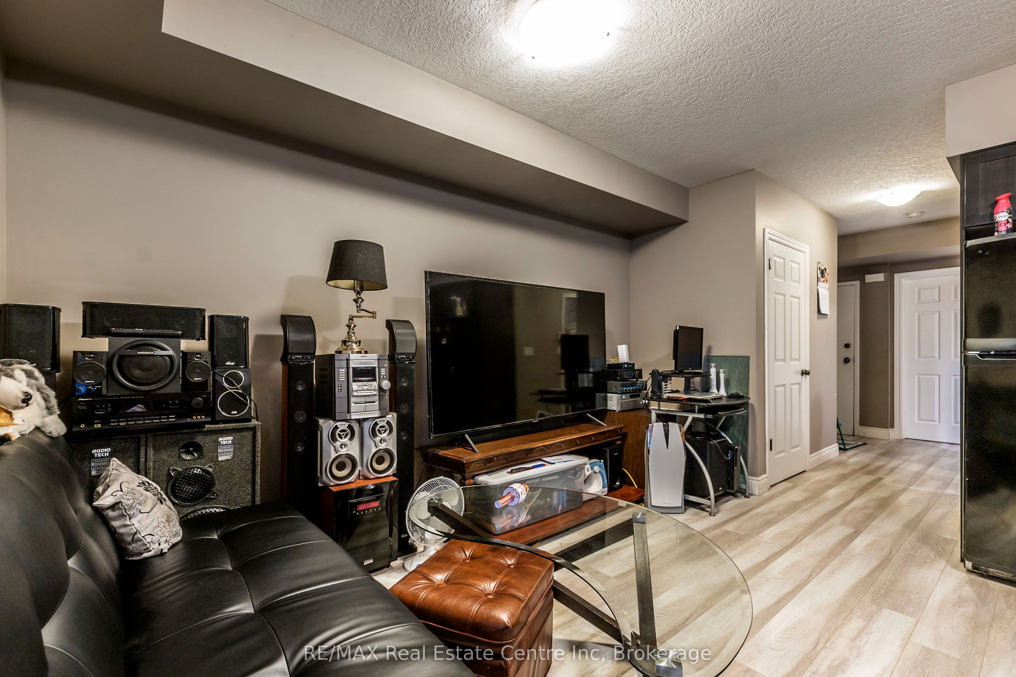 38 Howe Drive 8b Property Photo 7