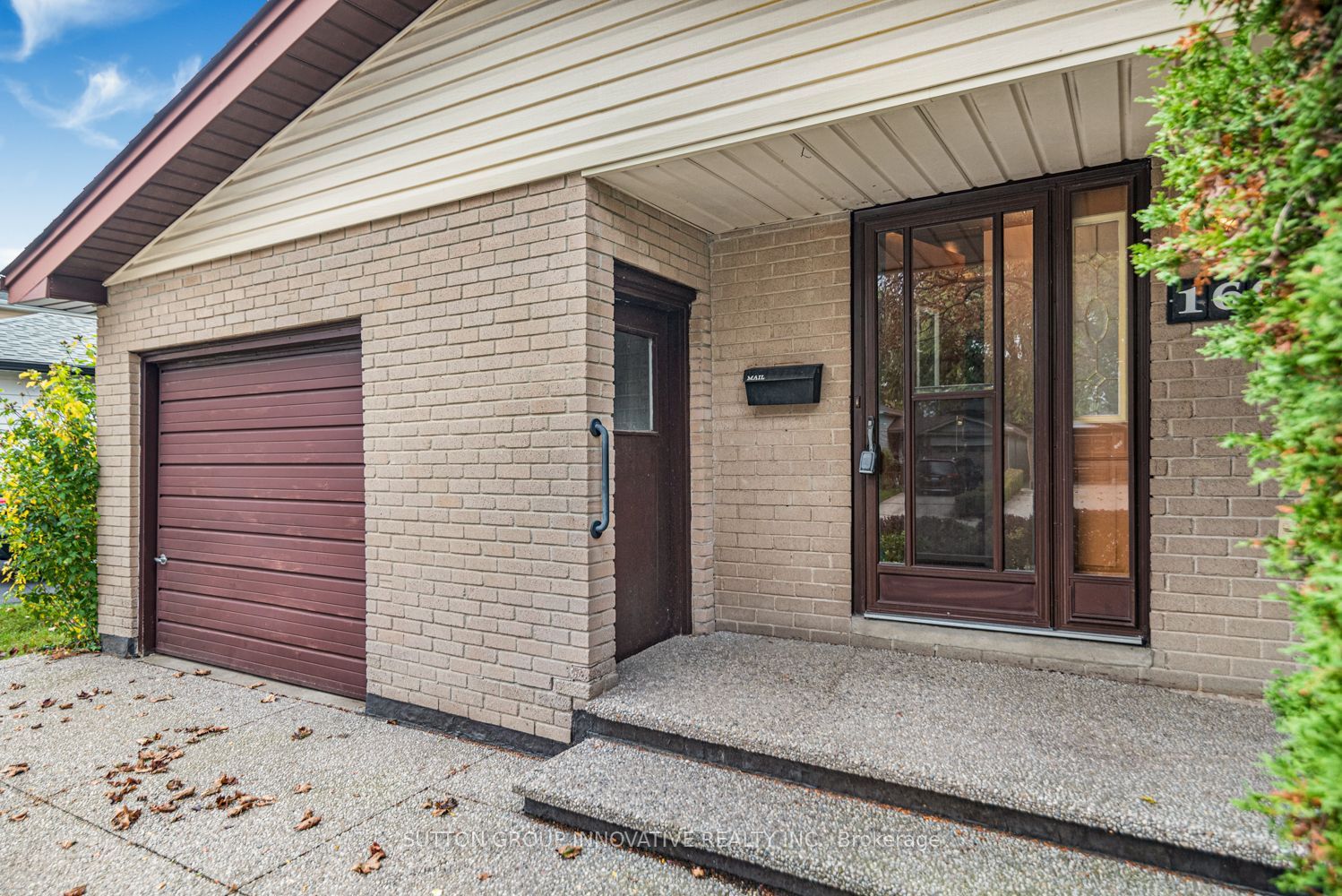 160 Birchcliffe Crescent Property Photo 4
