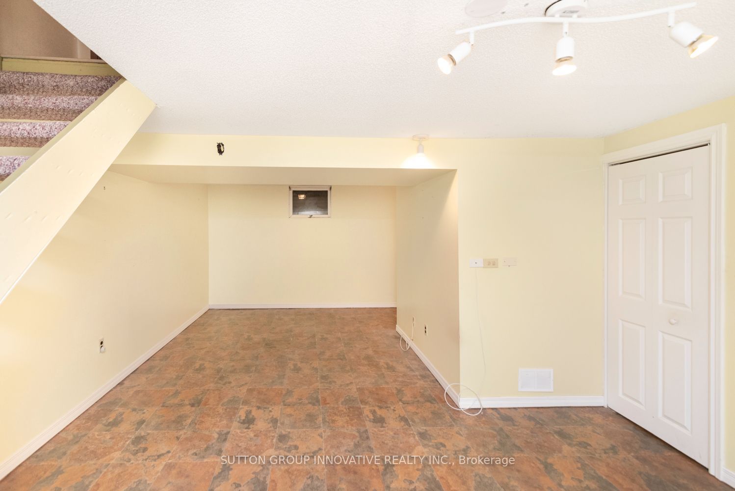 160 Birchcliffe Crescent Property Photo 34