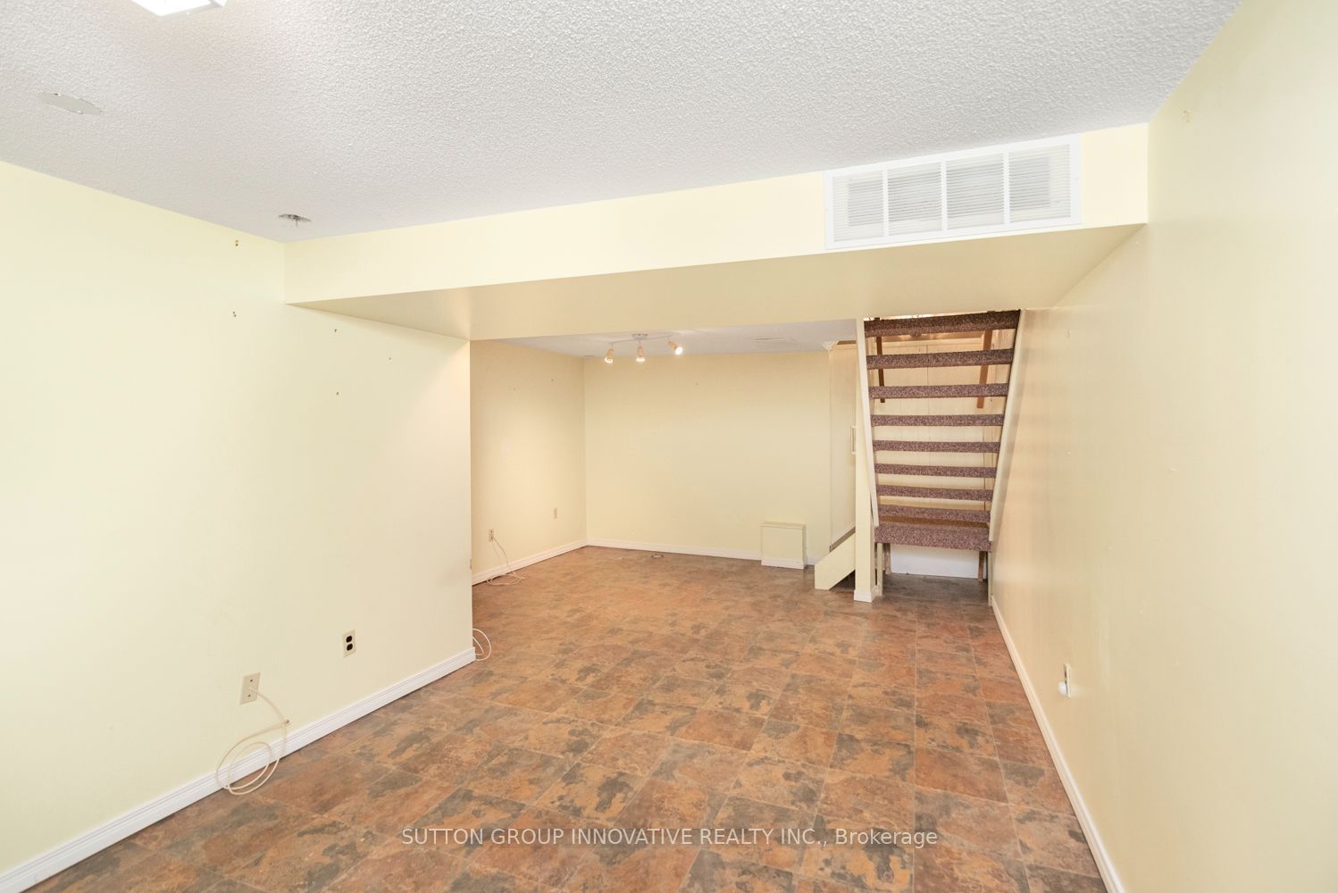 160 Birchcliffe Crescent Property Photo 35