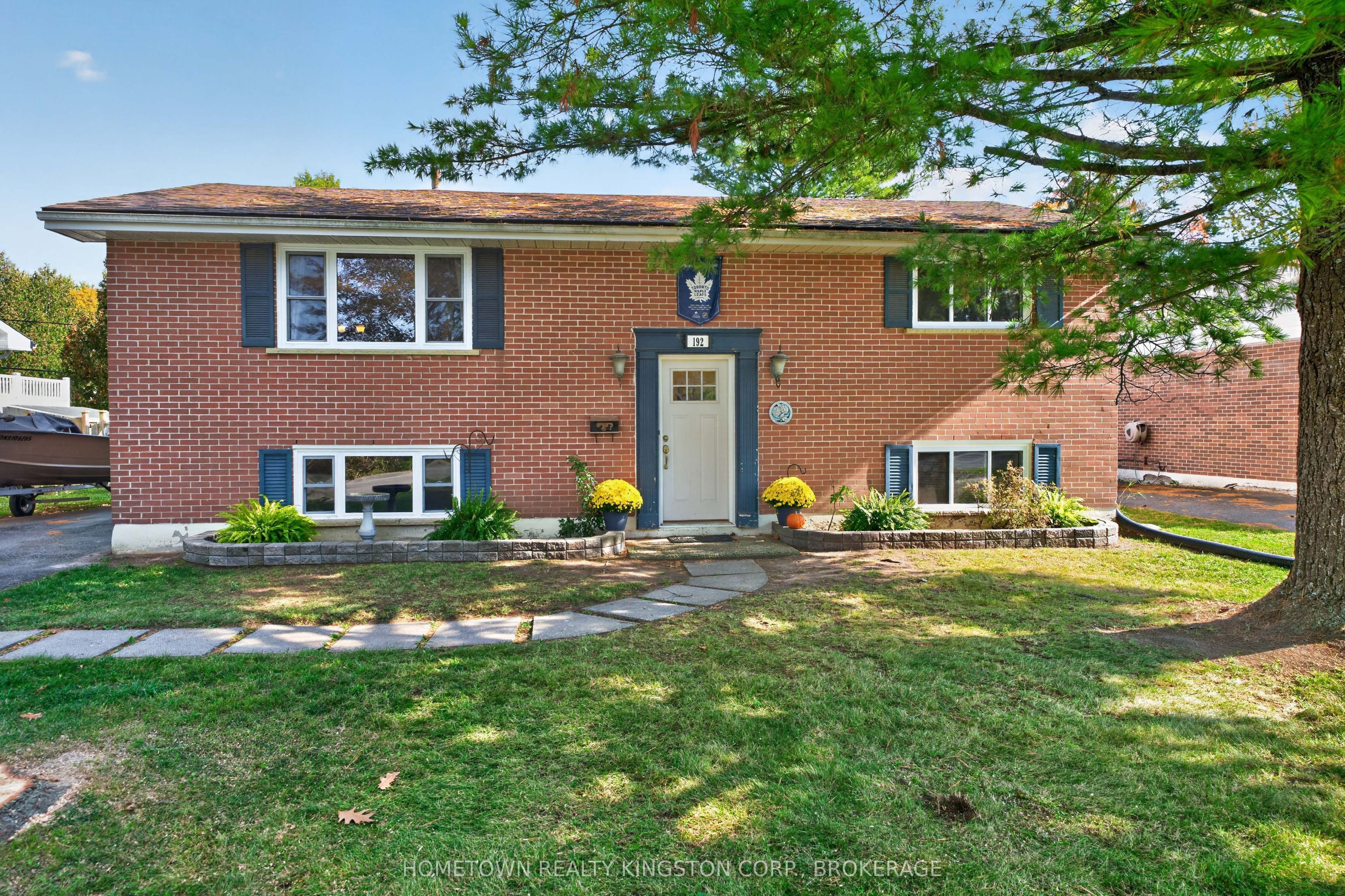 192 Camberley Crescent Property Photo 1