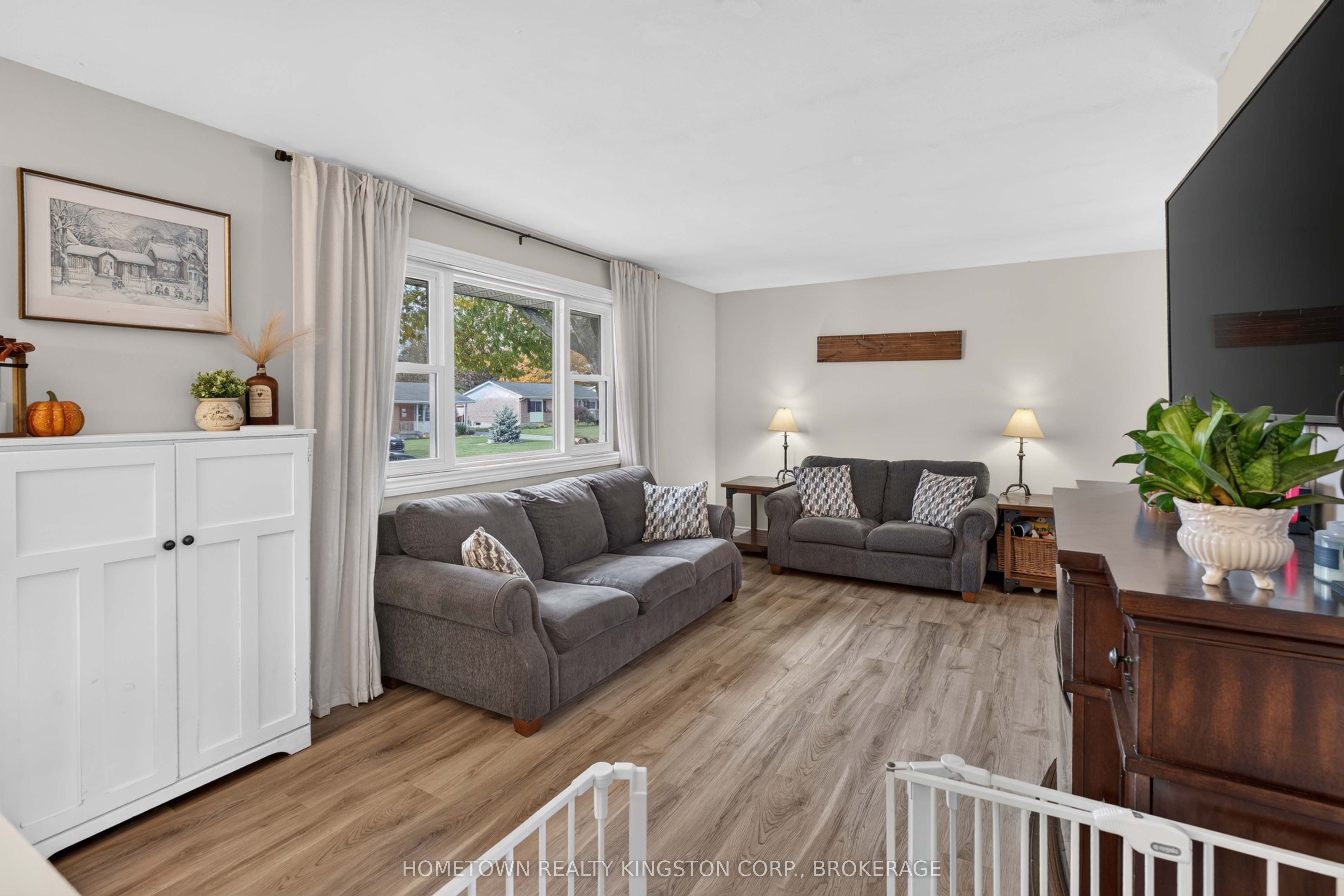192 Camberley Crescent Property Photo 4