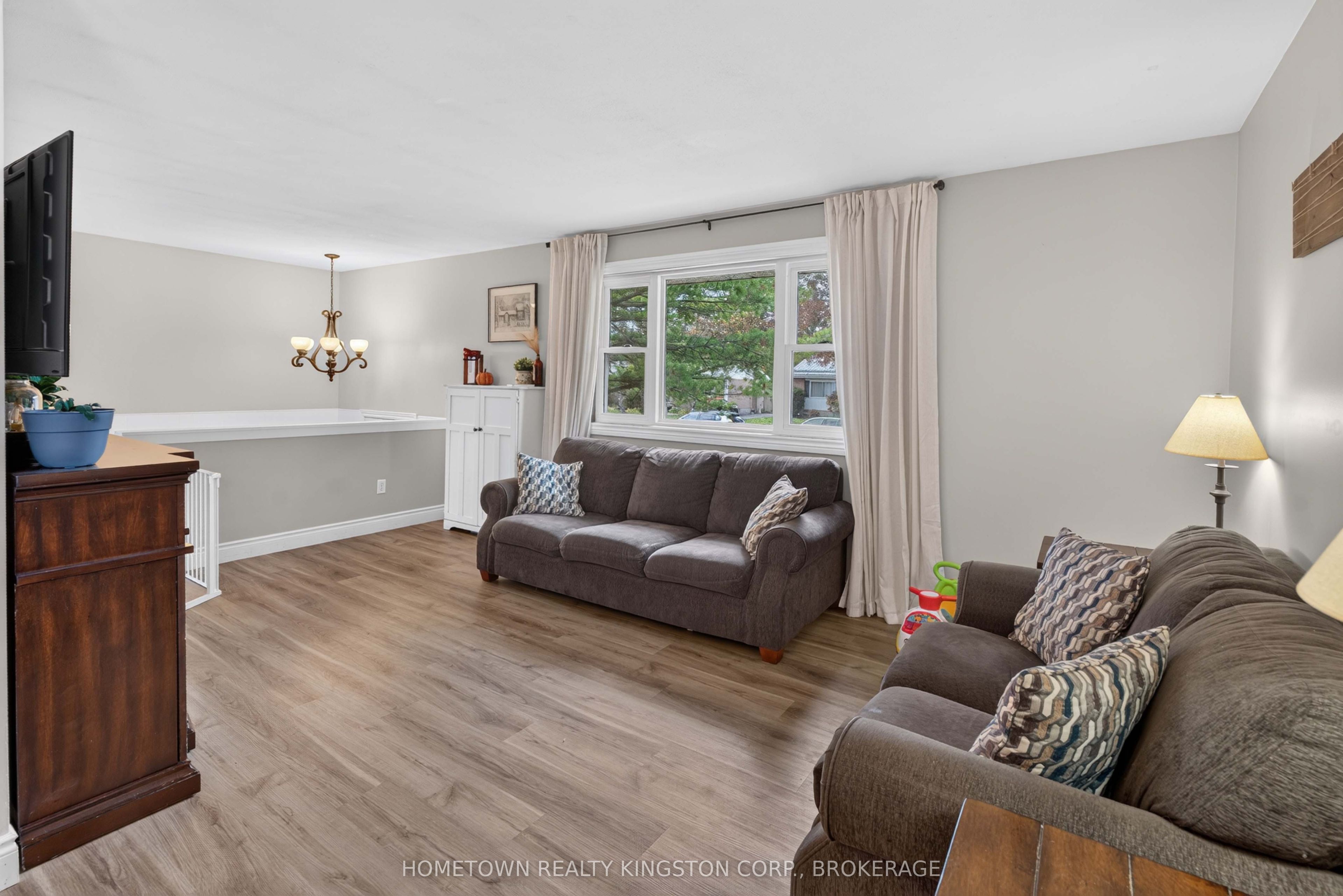 192 Camberley Crescent Property Photo 5