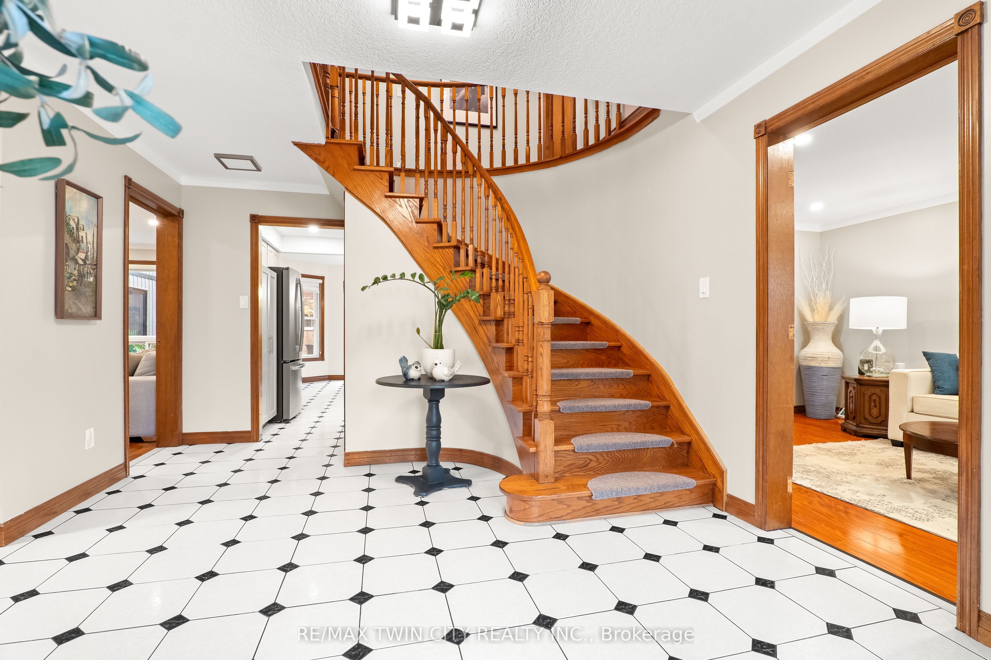 98 Wallace Drive Property Photo 3