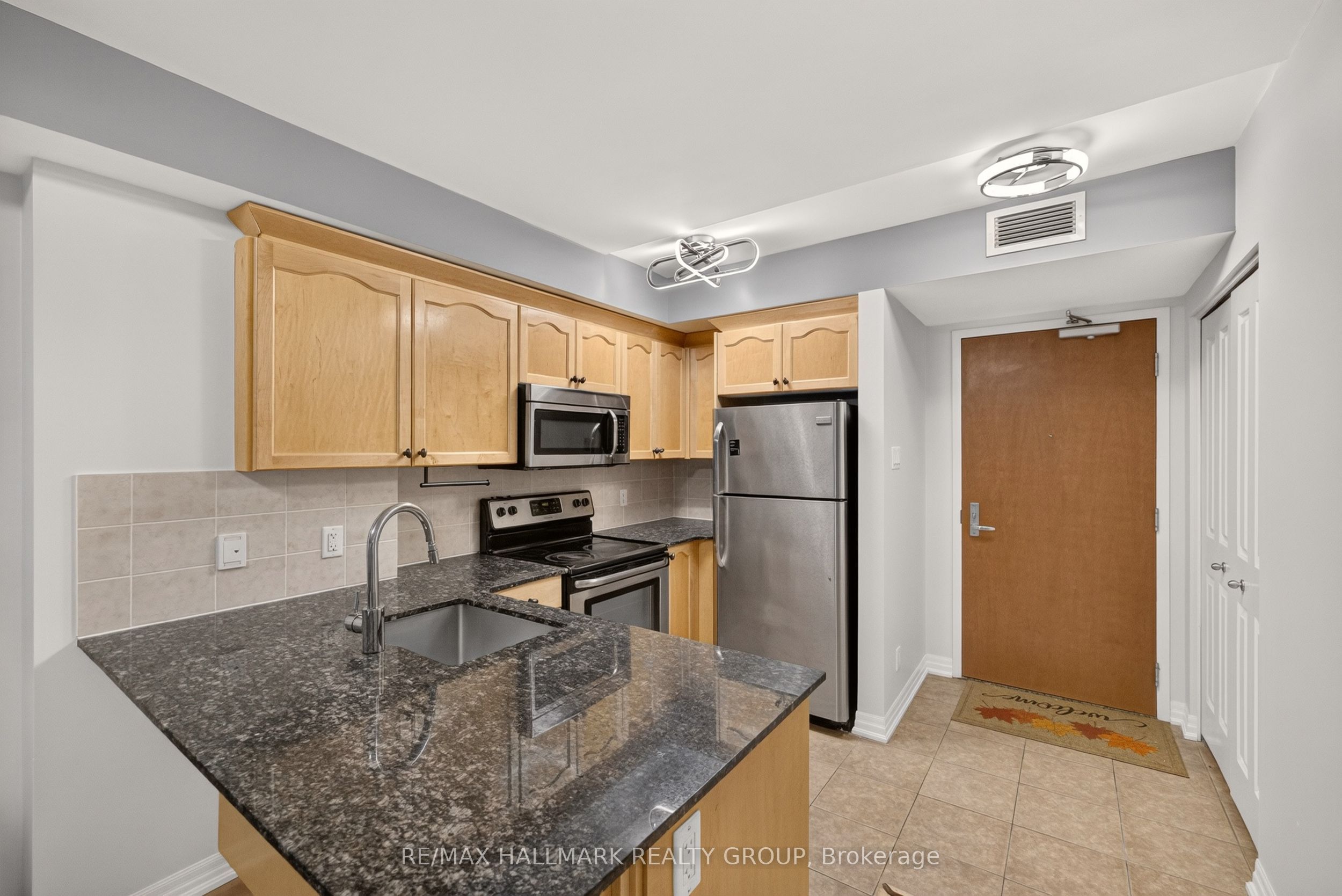 242 Rideau Street 506 Property Photo 2