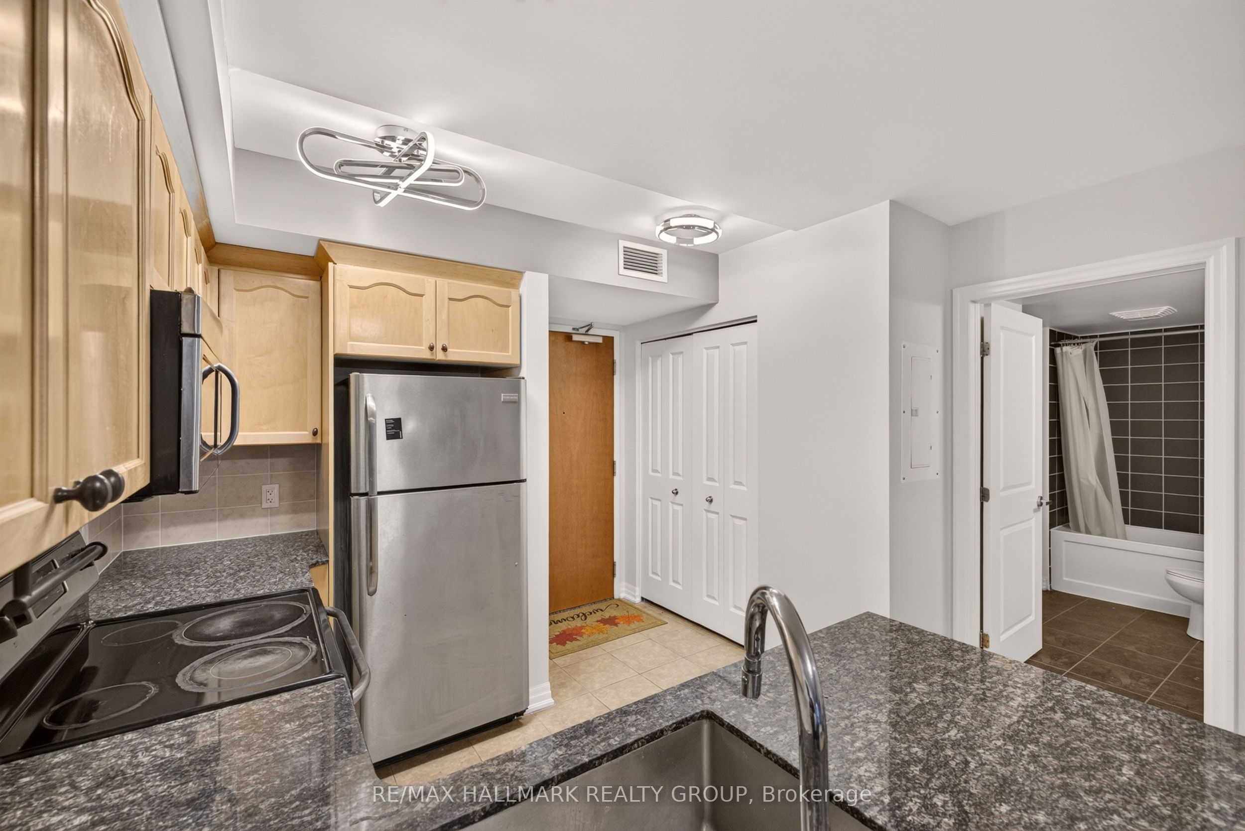 242 Rideau Street 506 Property Photo 3