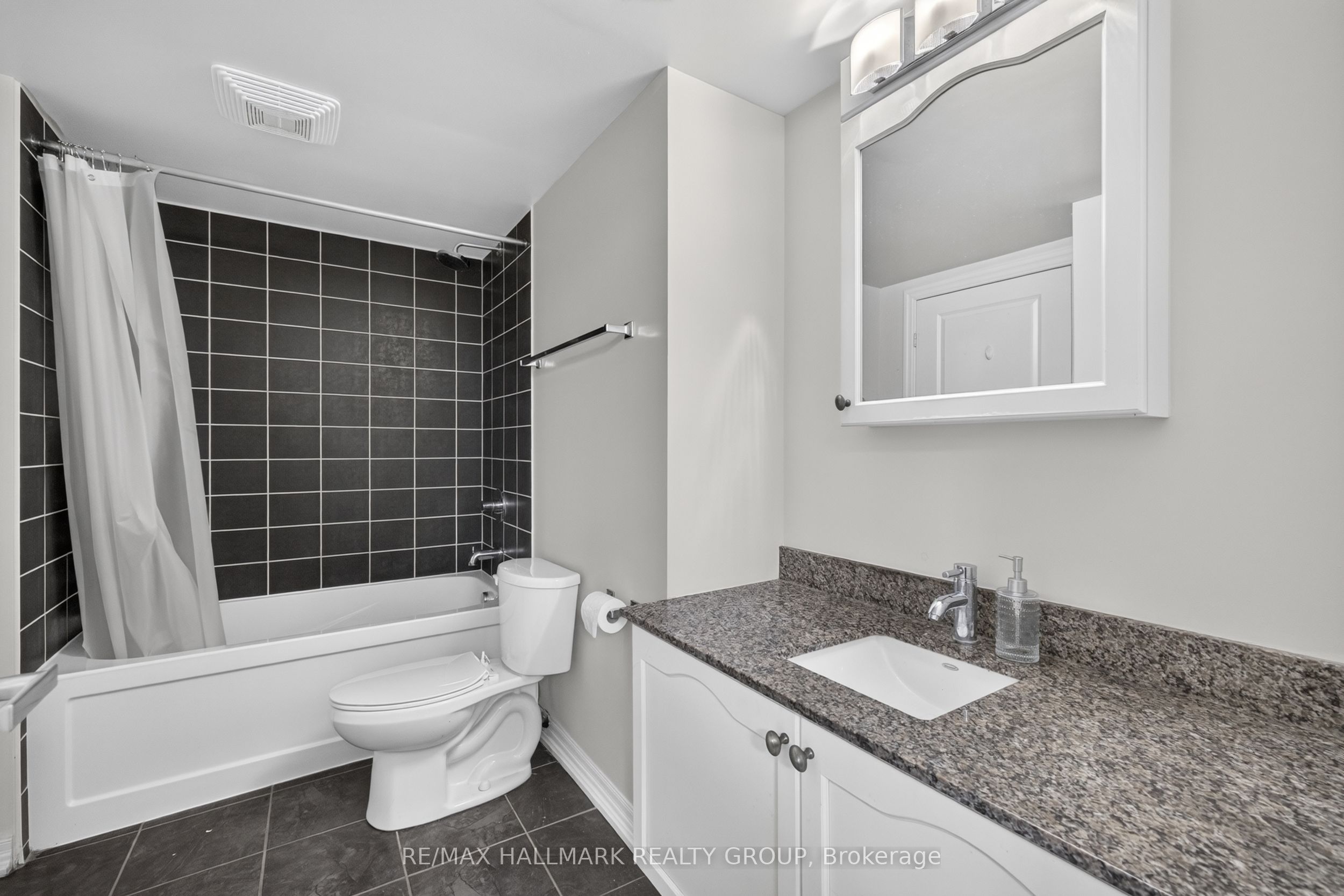 242 Rideau Street 506 Property Photo 13