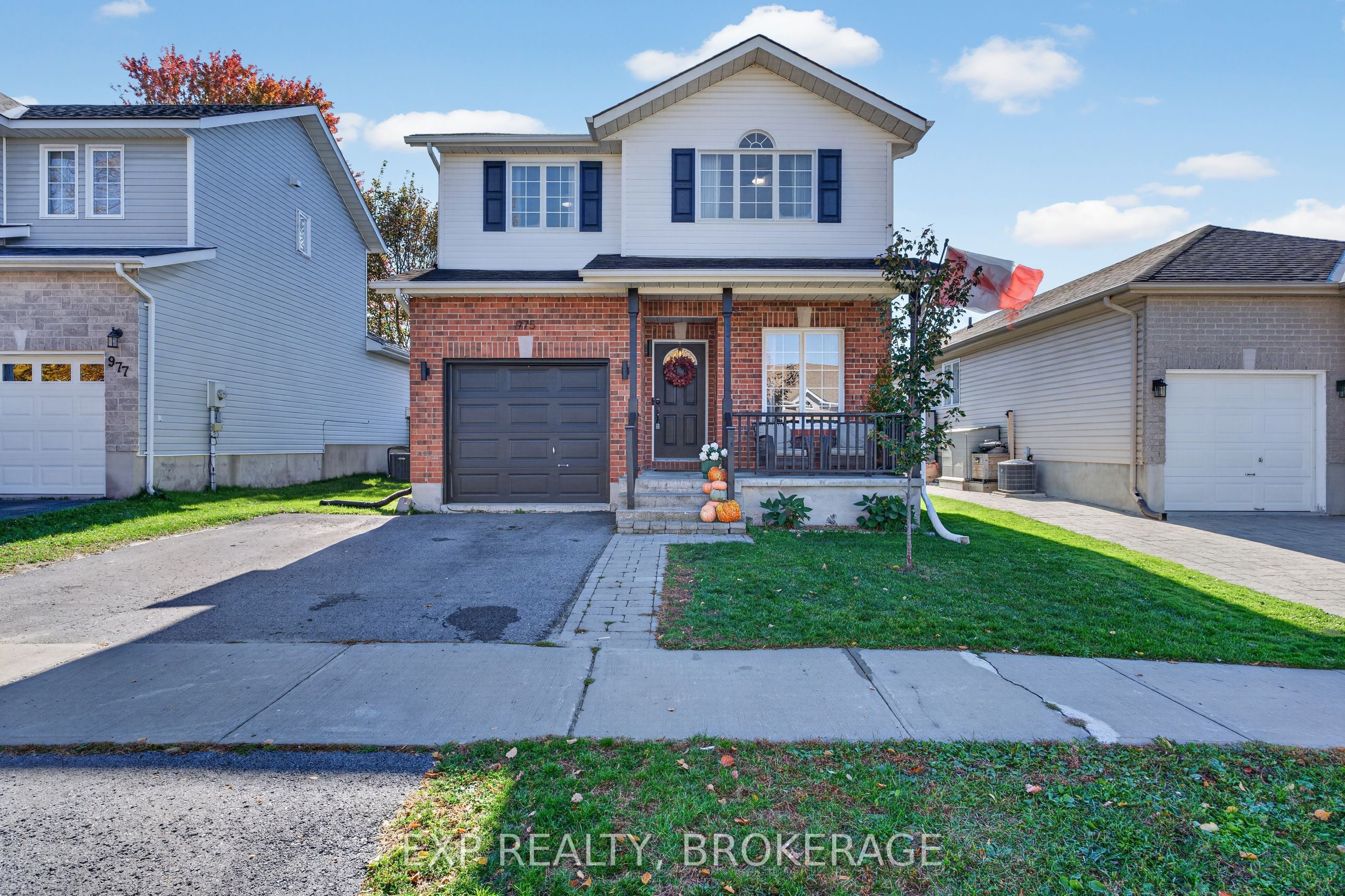 975 Rainbow Crescent Property Photo 1