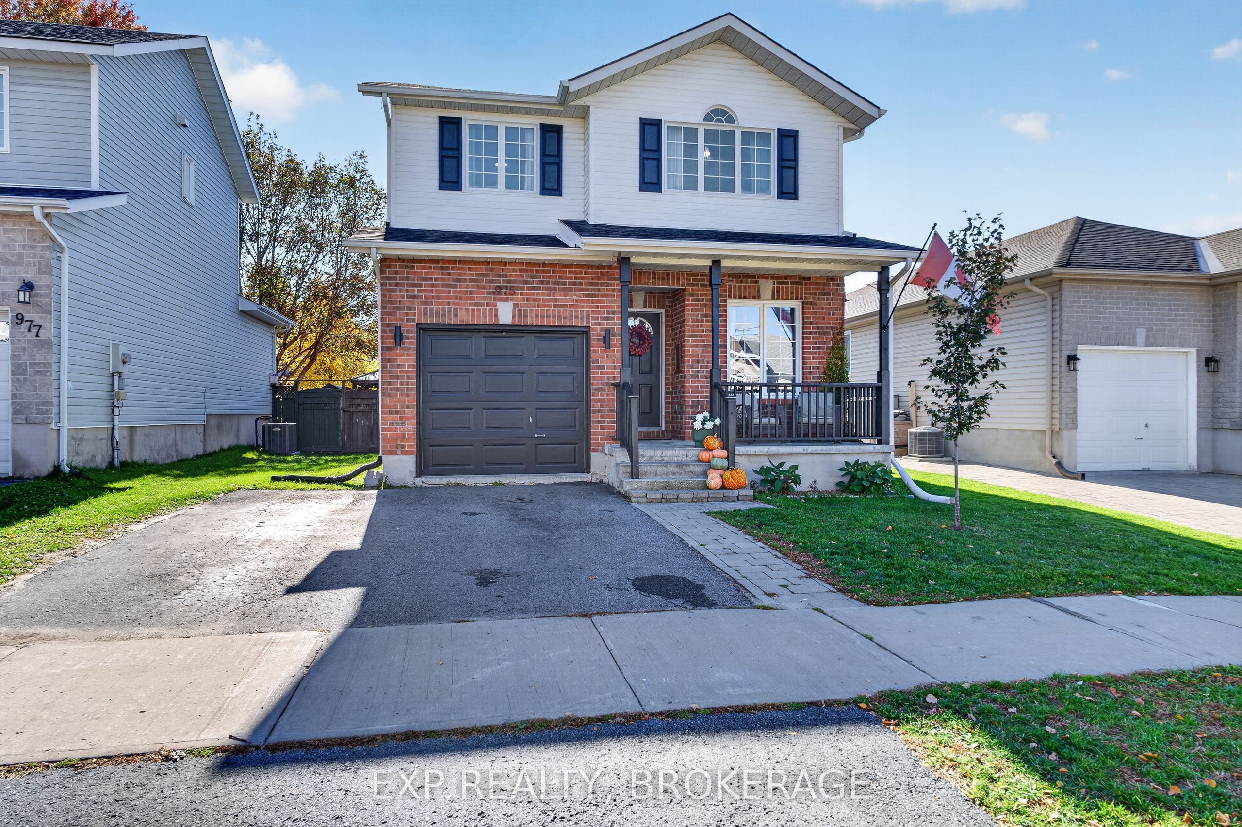 975 Rainbow Crescent Property Photo 2