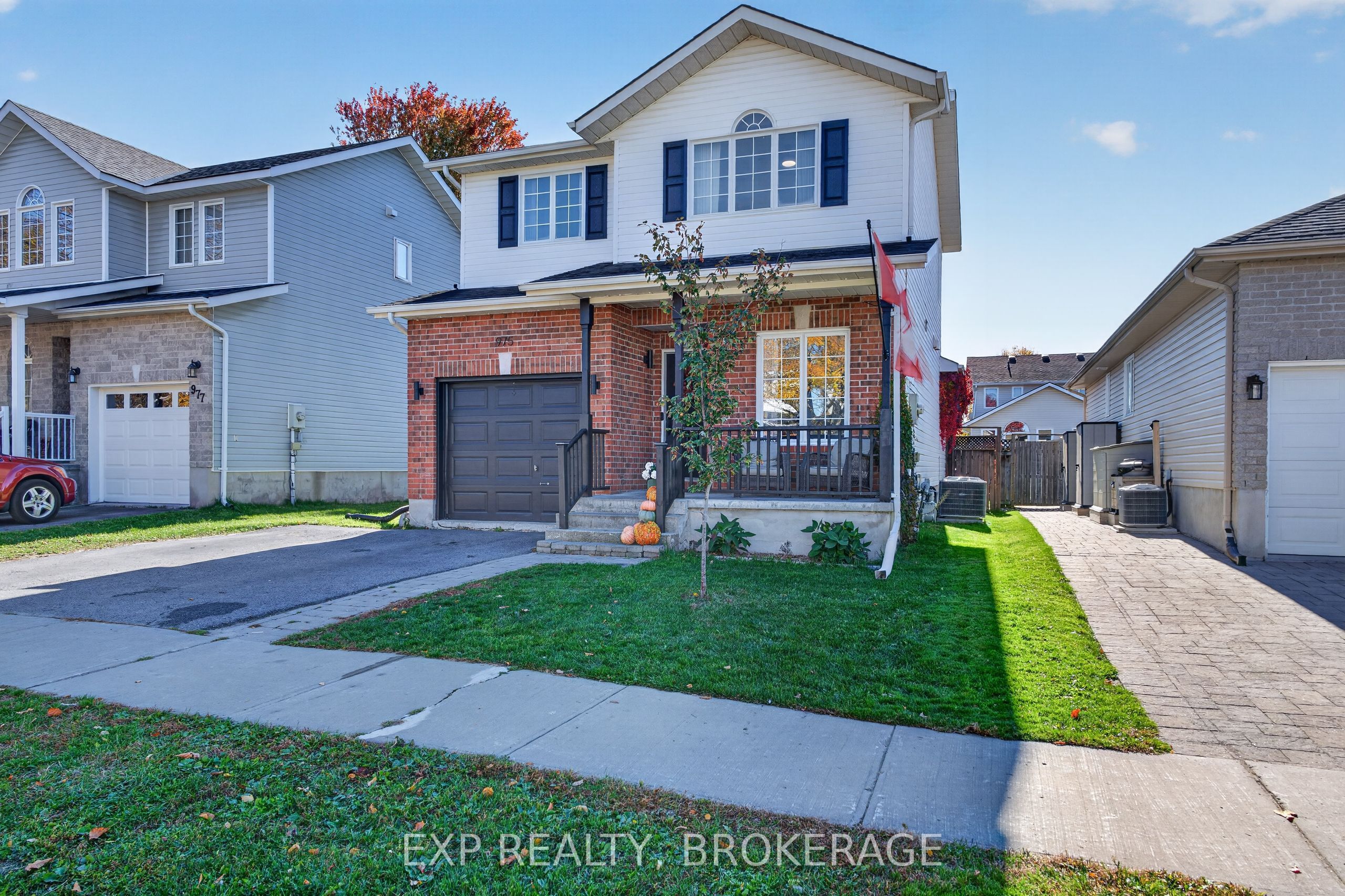 975 Rainbow Crescent Property Photo 3