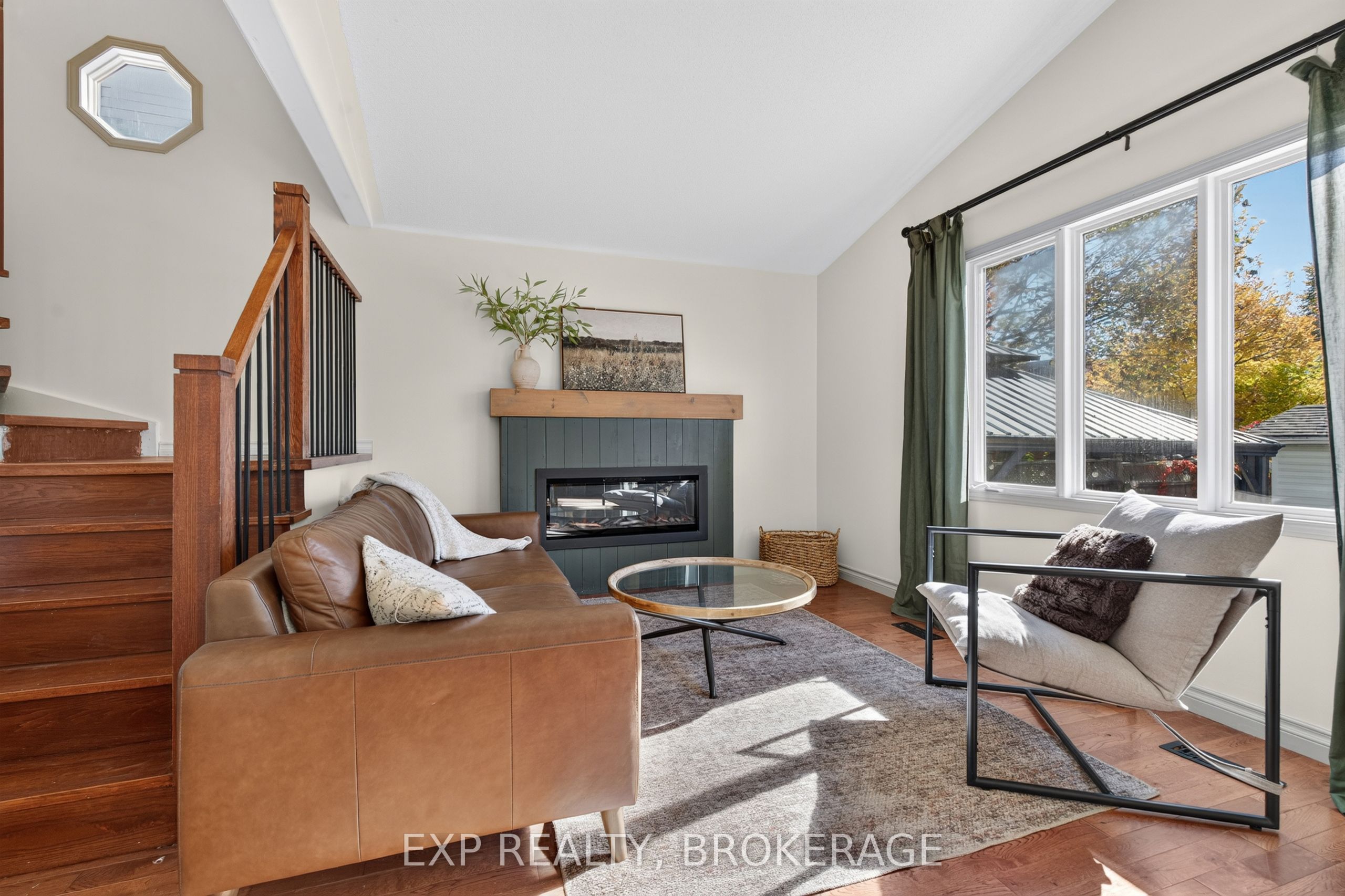 975 Rainbow Crescent Property Photo 10