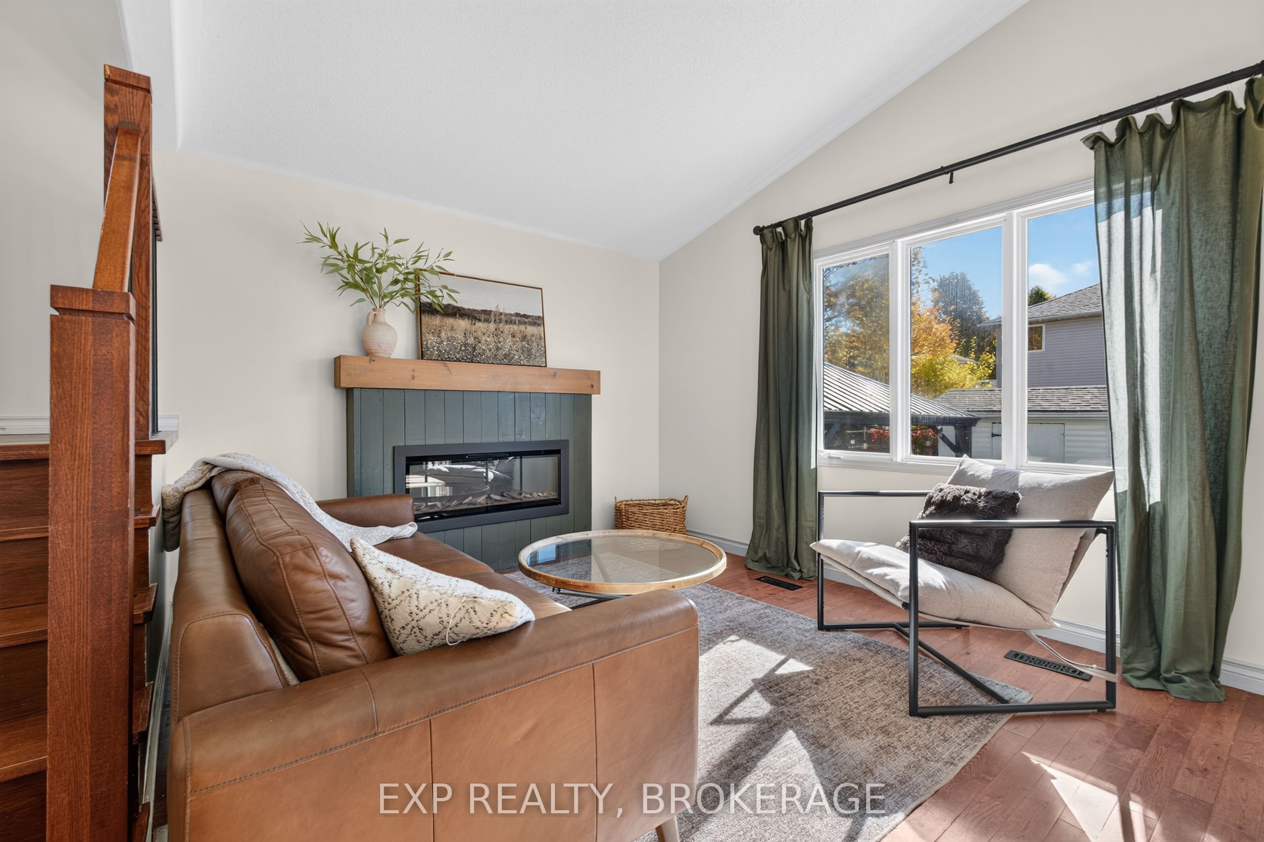 975 Rainbow Crescent Property Photo 11