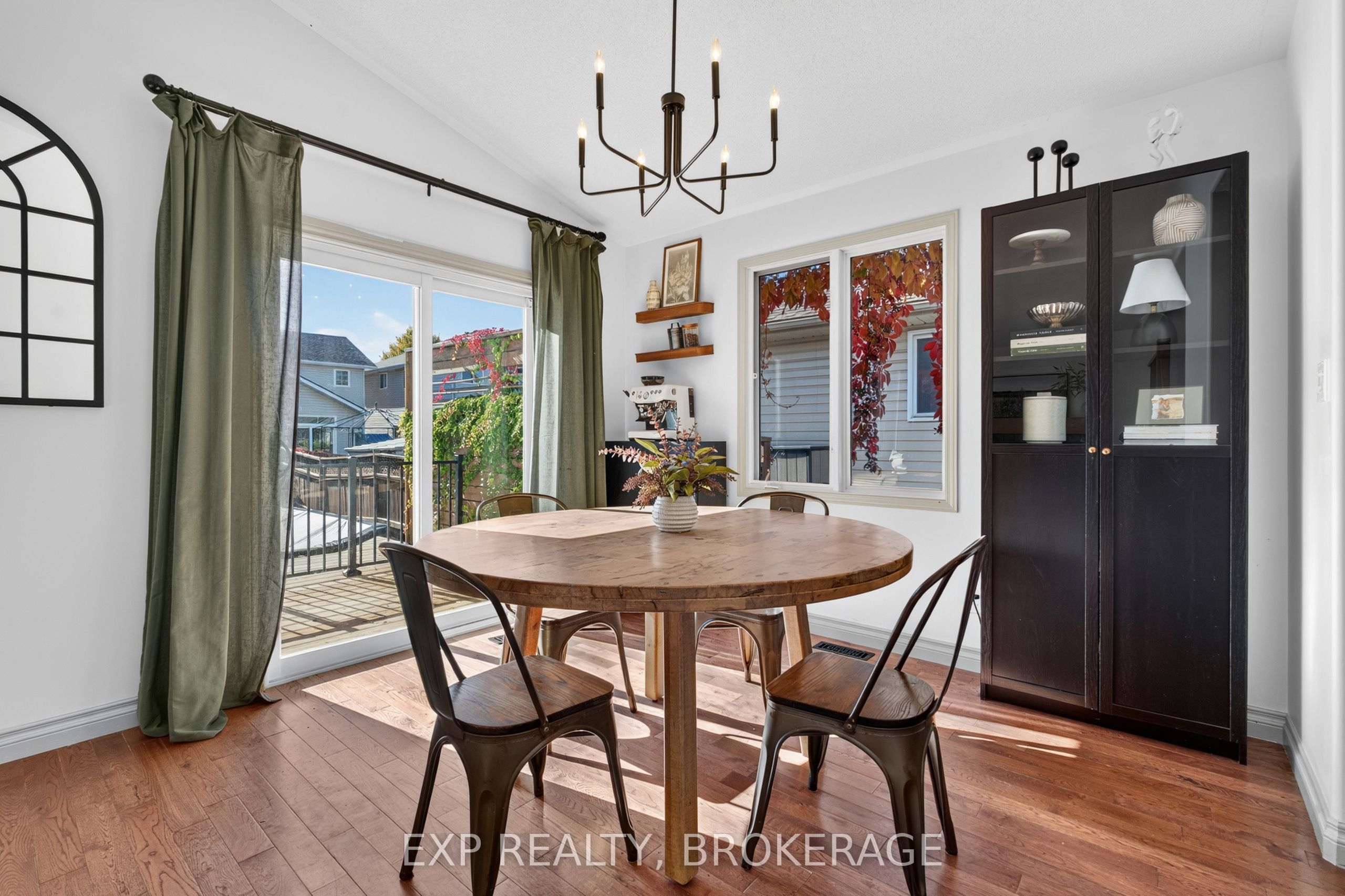 975 Rainbow Crescent Property Photo 15