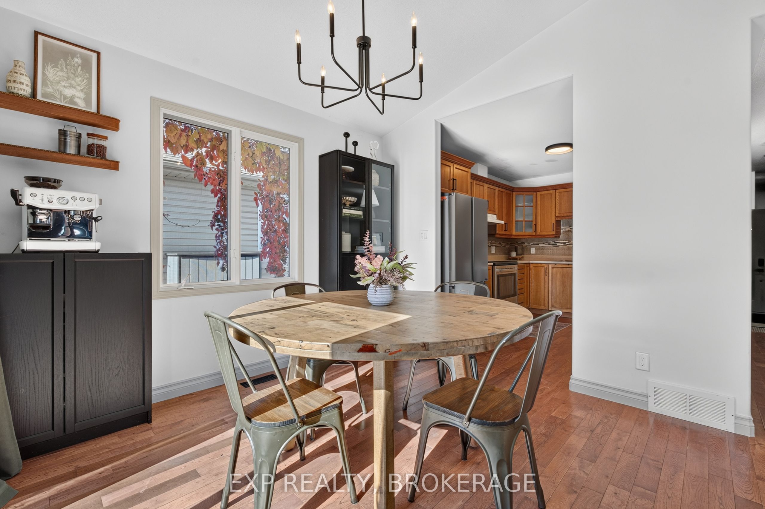975 Rainbow Crescent Property Photo 16