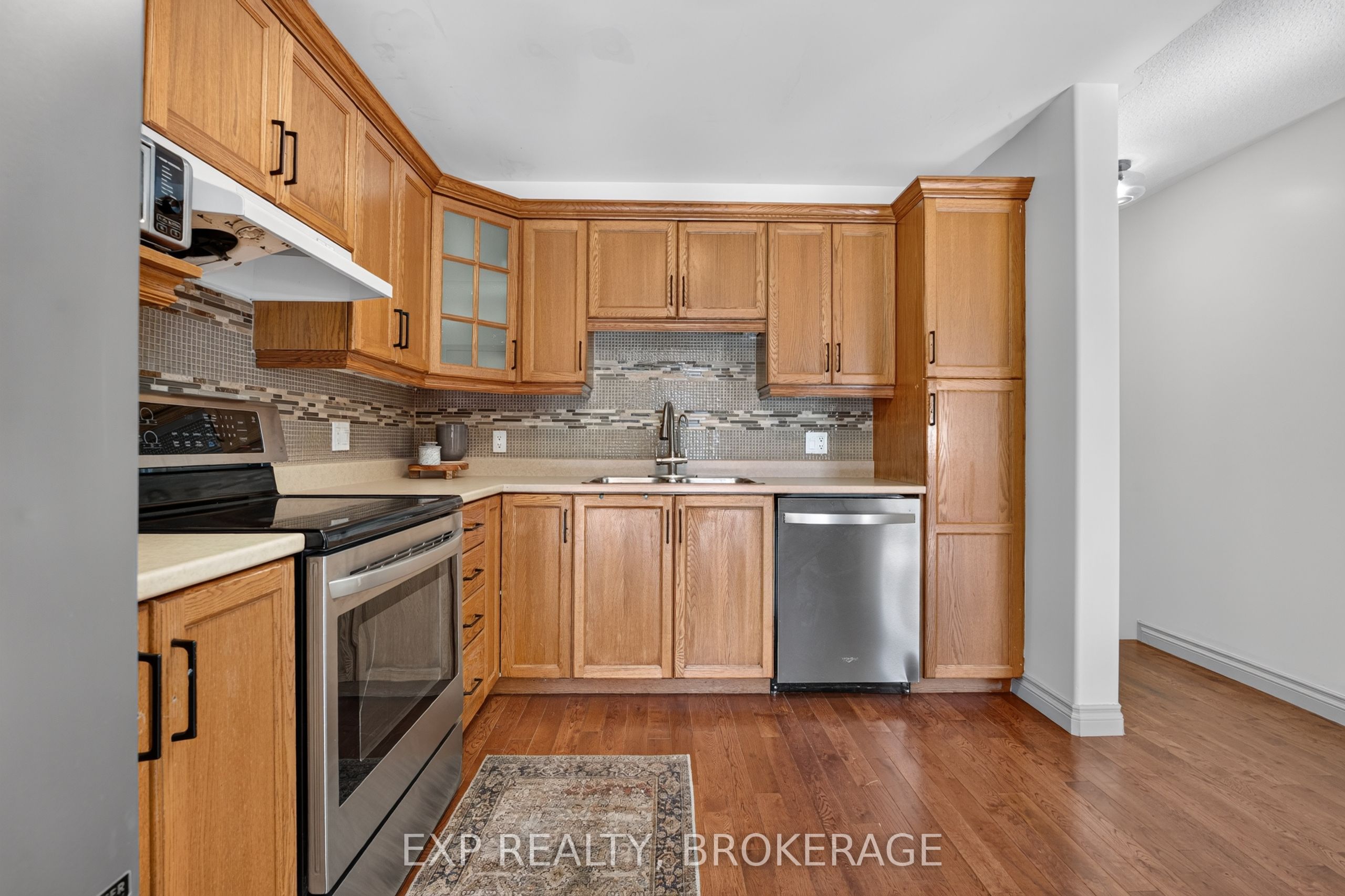 975 Rainbow Crescent Property Photo 17