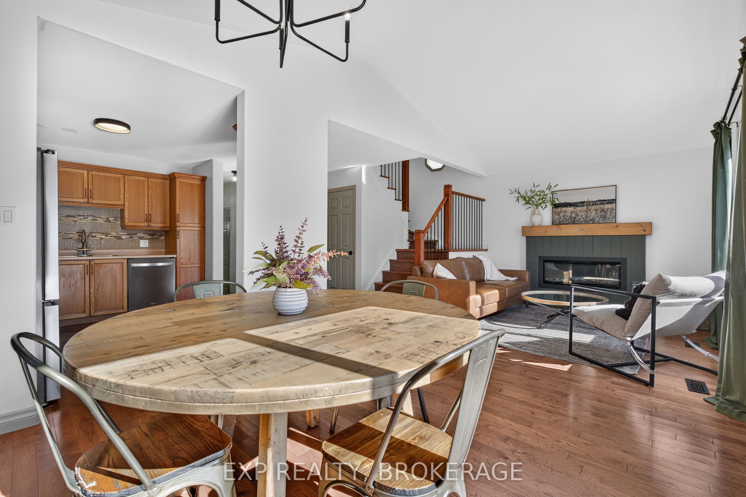 975 Rainbow Crescent Property Photo 21