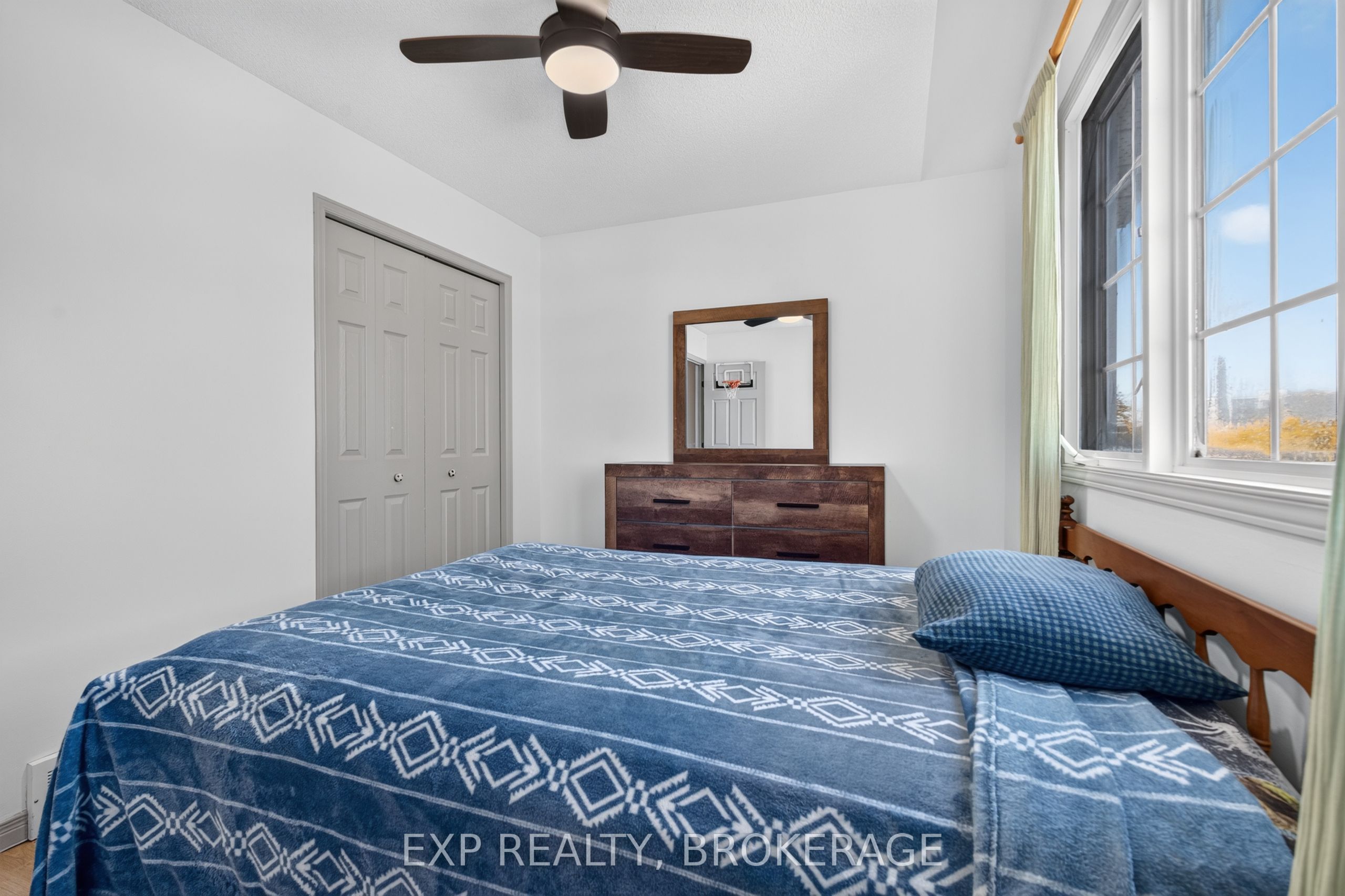 975 Rainbow Crescent Property Photo 27