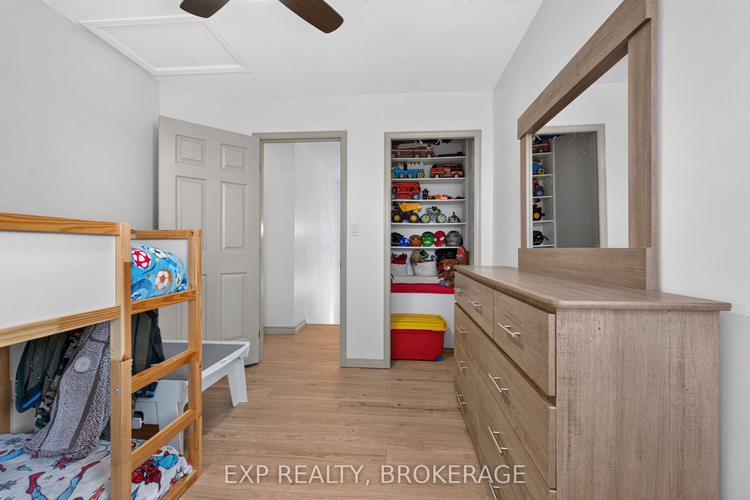 975 Rainbow Crescent Property Photo 29