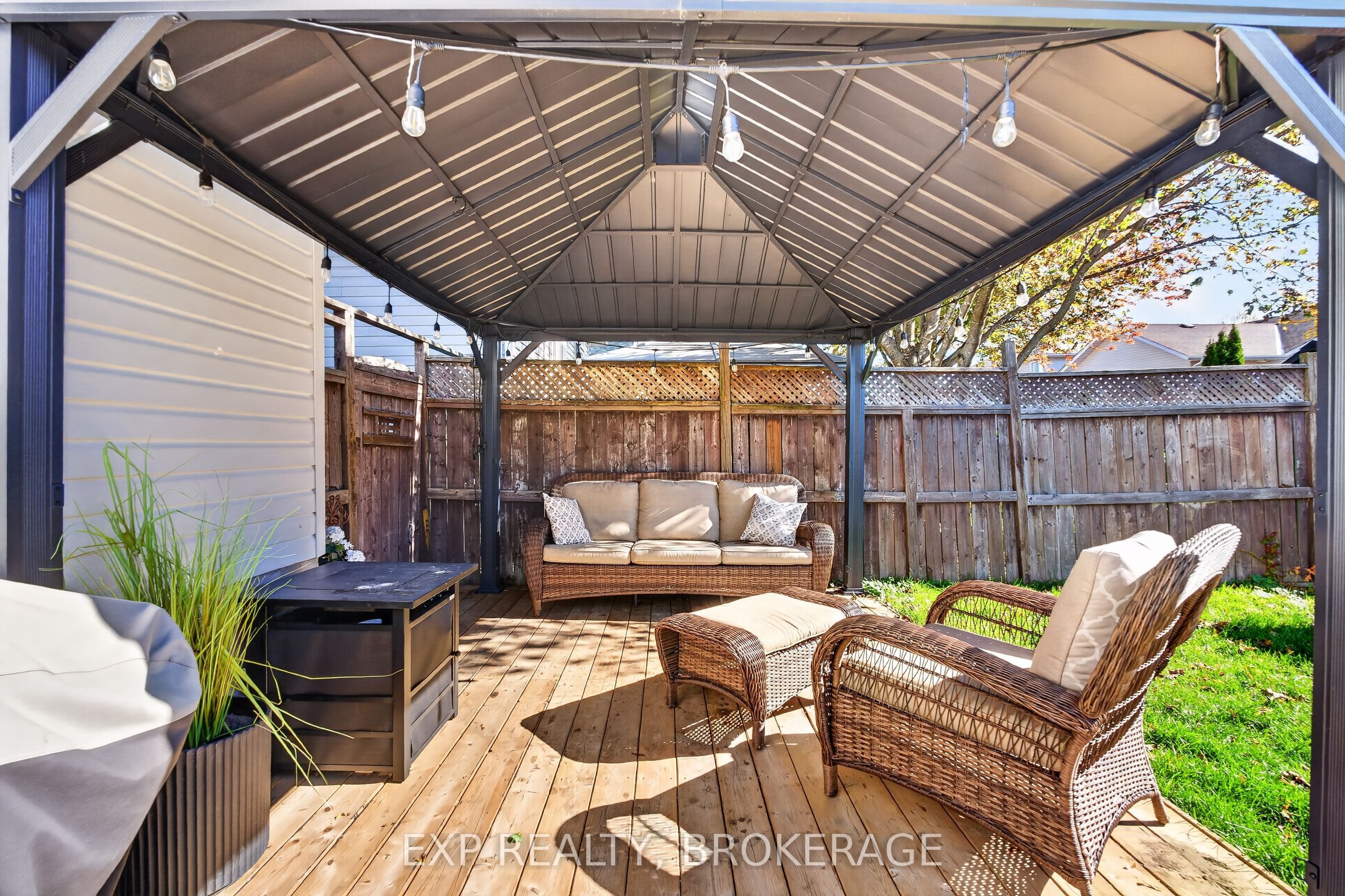 975 Rainbow Crescent Property Photo 31