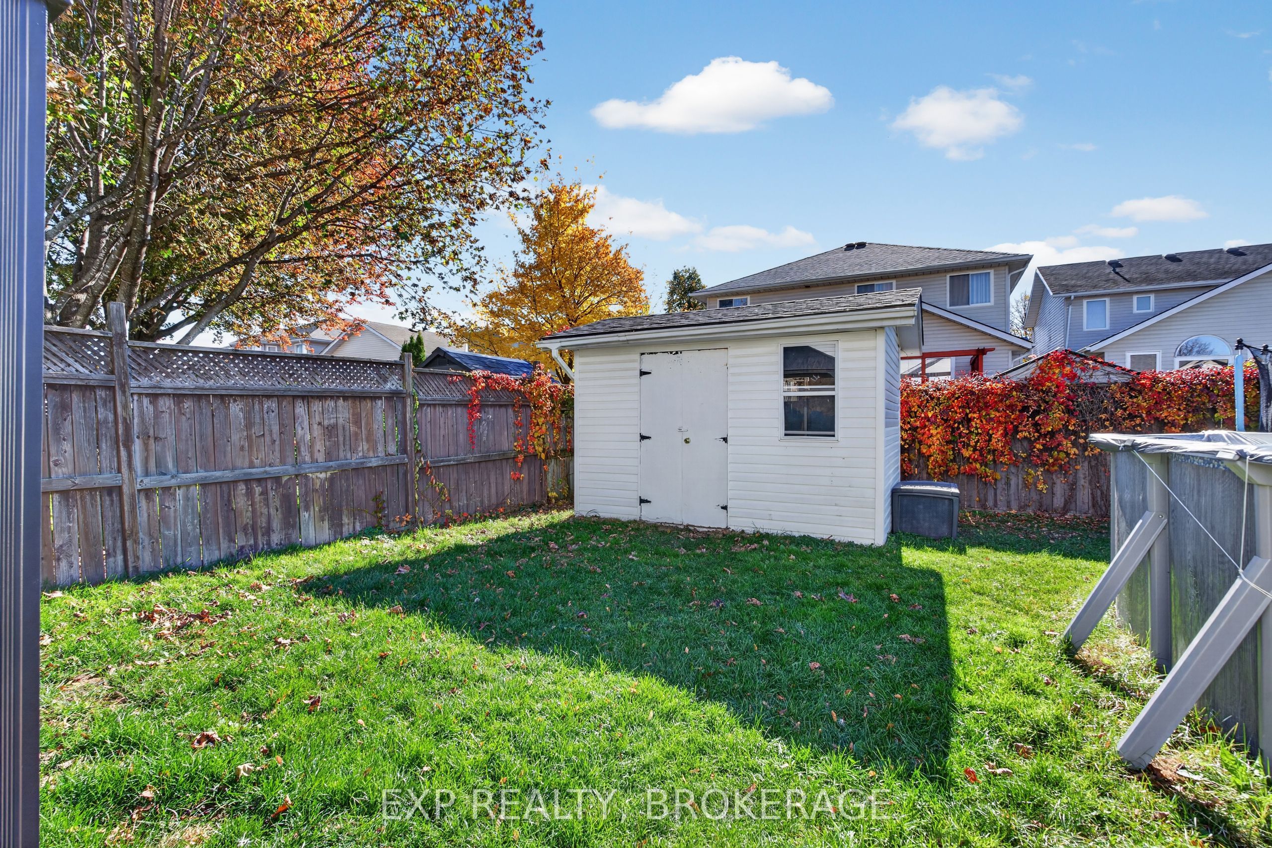 975 Rainbow Crescent Property Photo 32