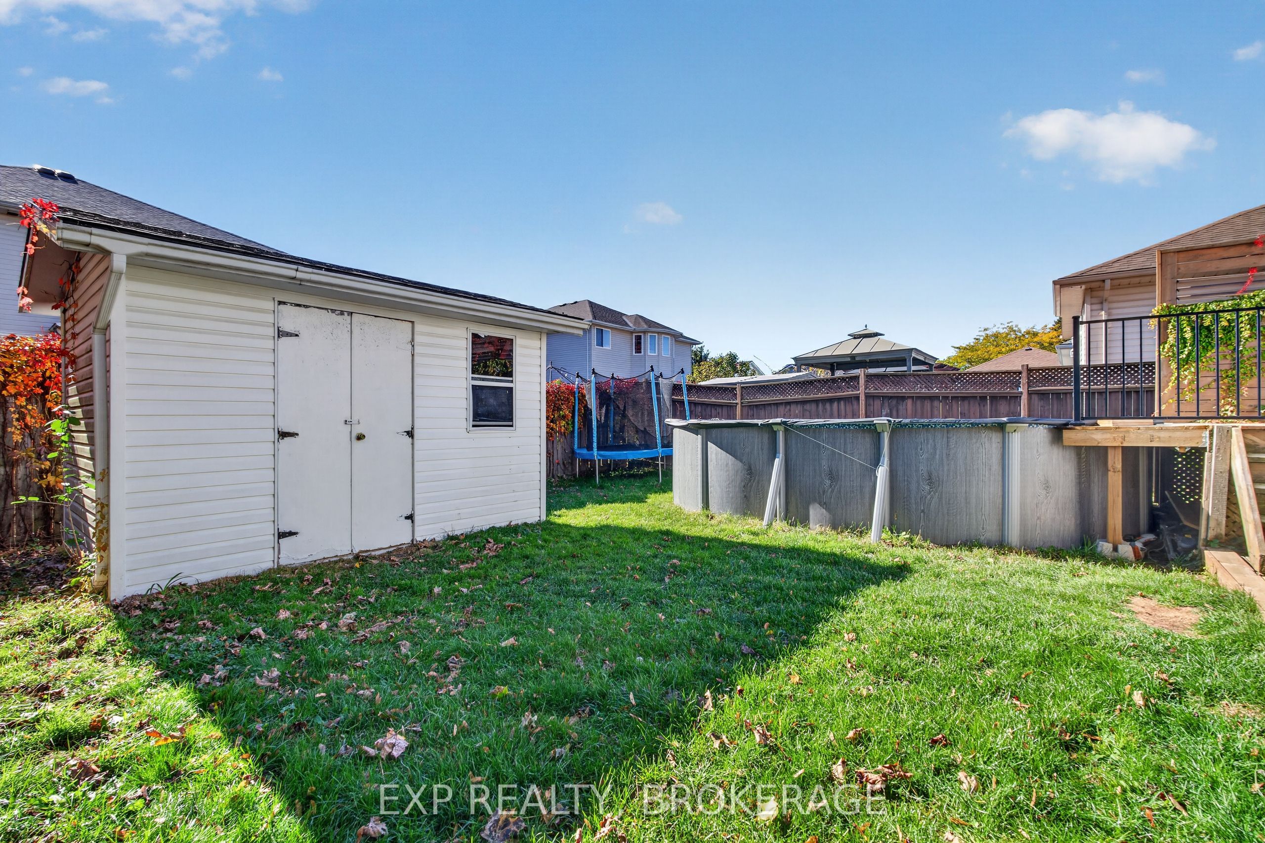 975 Rainbow Crescent Property Photo 33