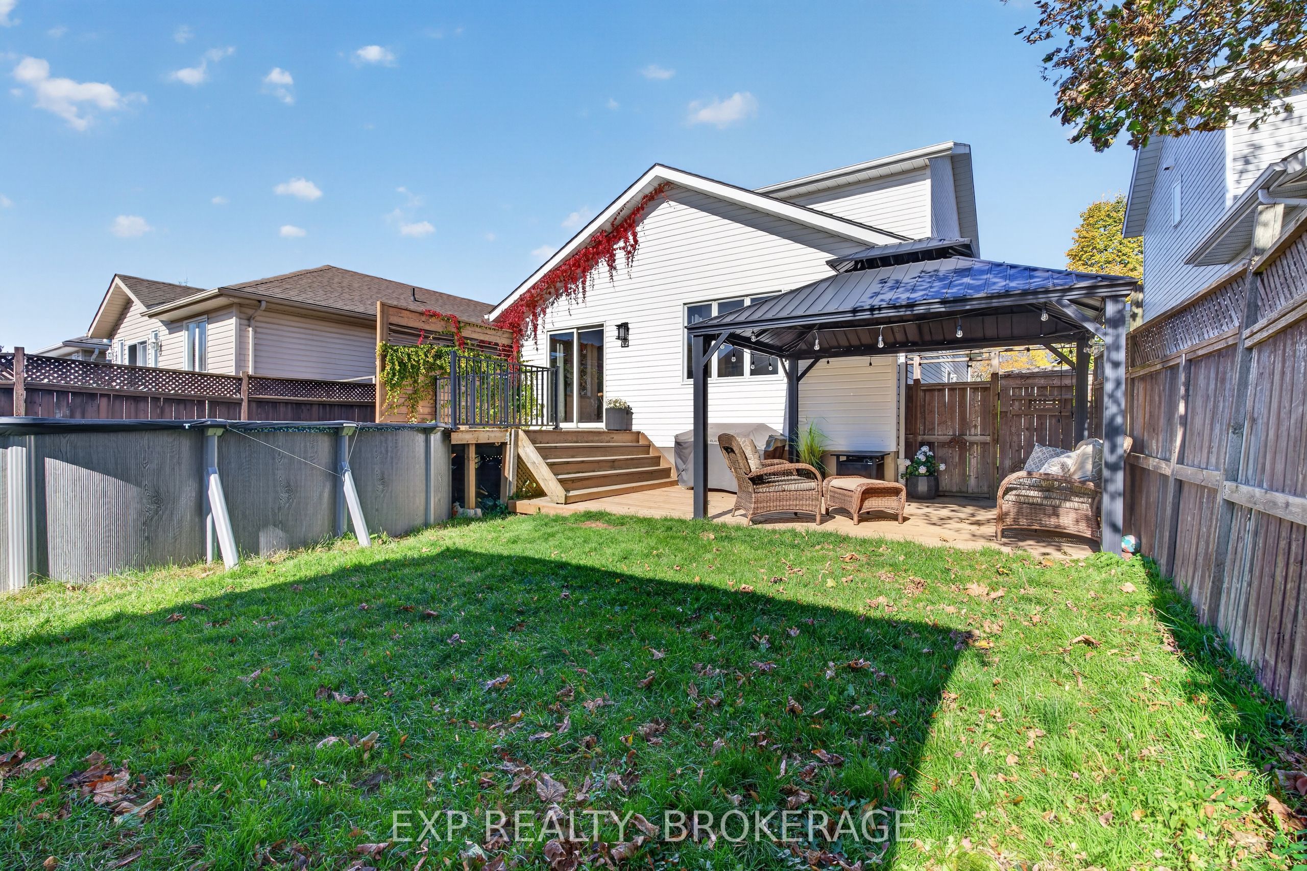 975 Rainbow Crescent Property Photo 34