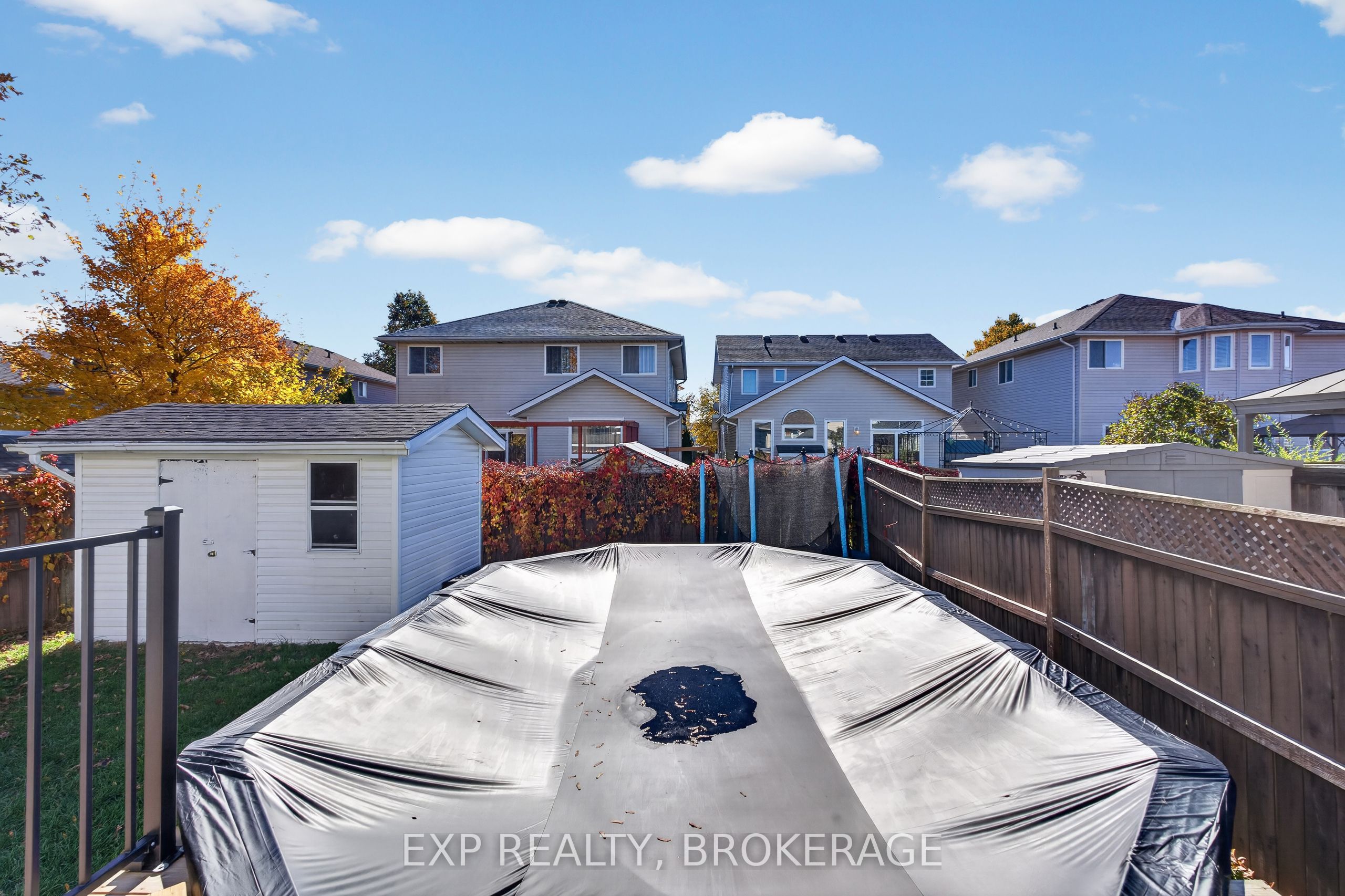 975 Rainbow Crescent Property Photo 37
