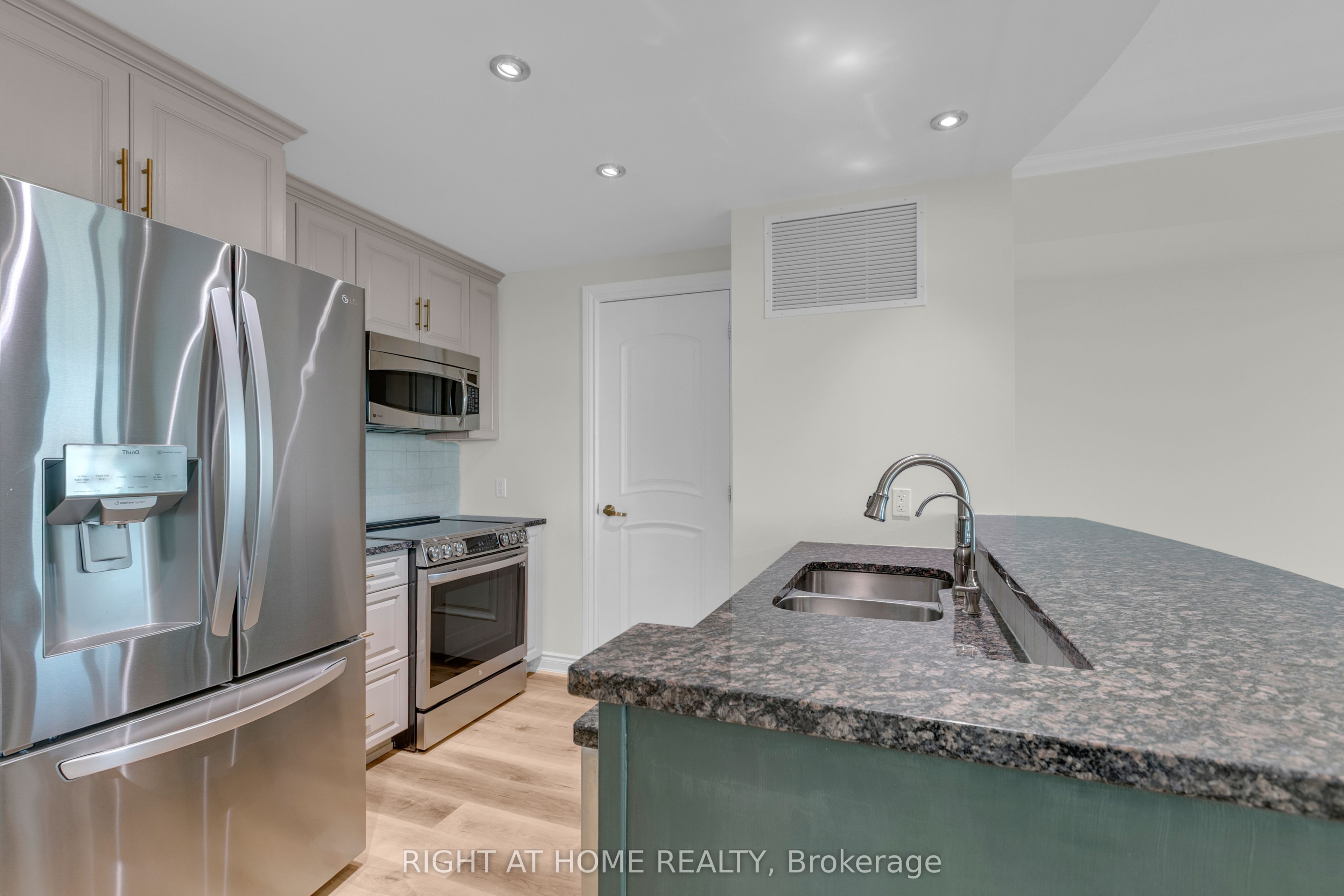 100 Inlet Private 1506 Property Photo 17