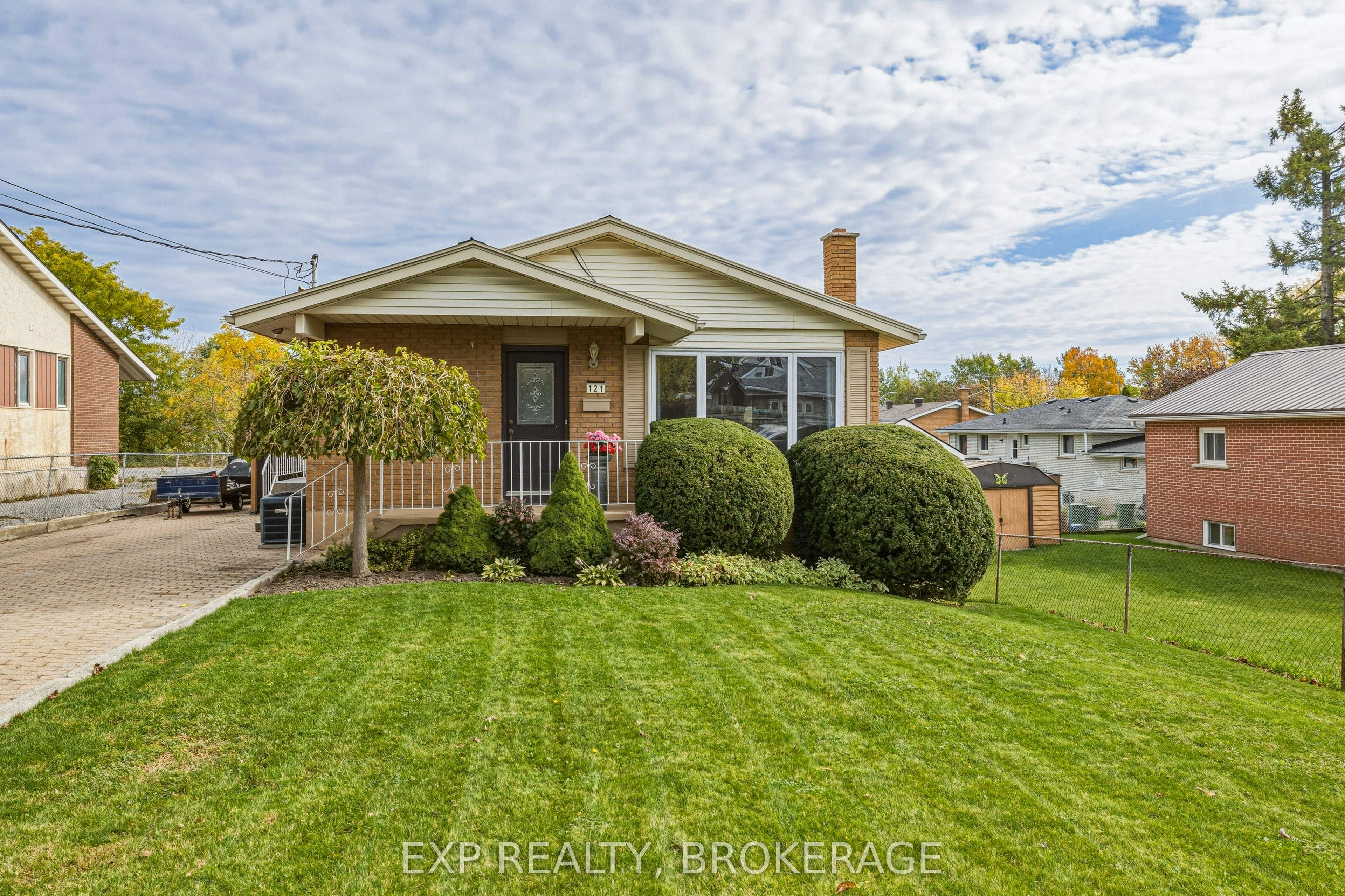 121 Butler Street E Property Photo 1