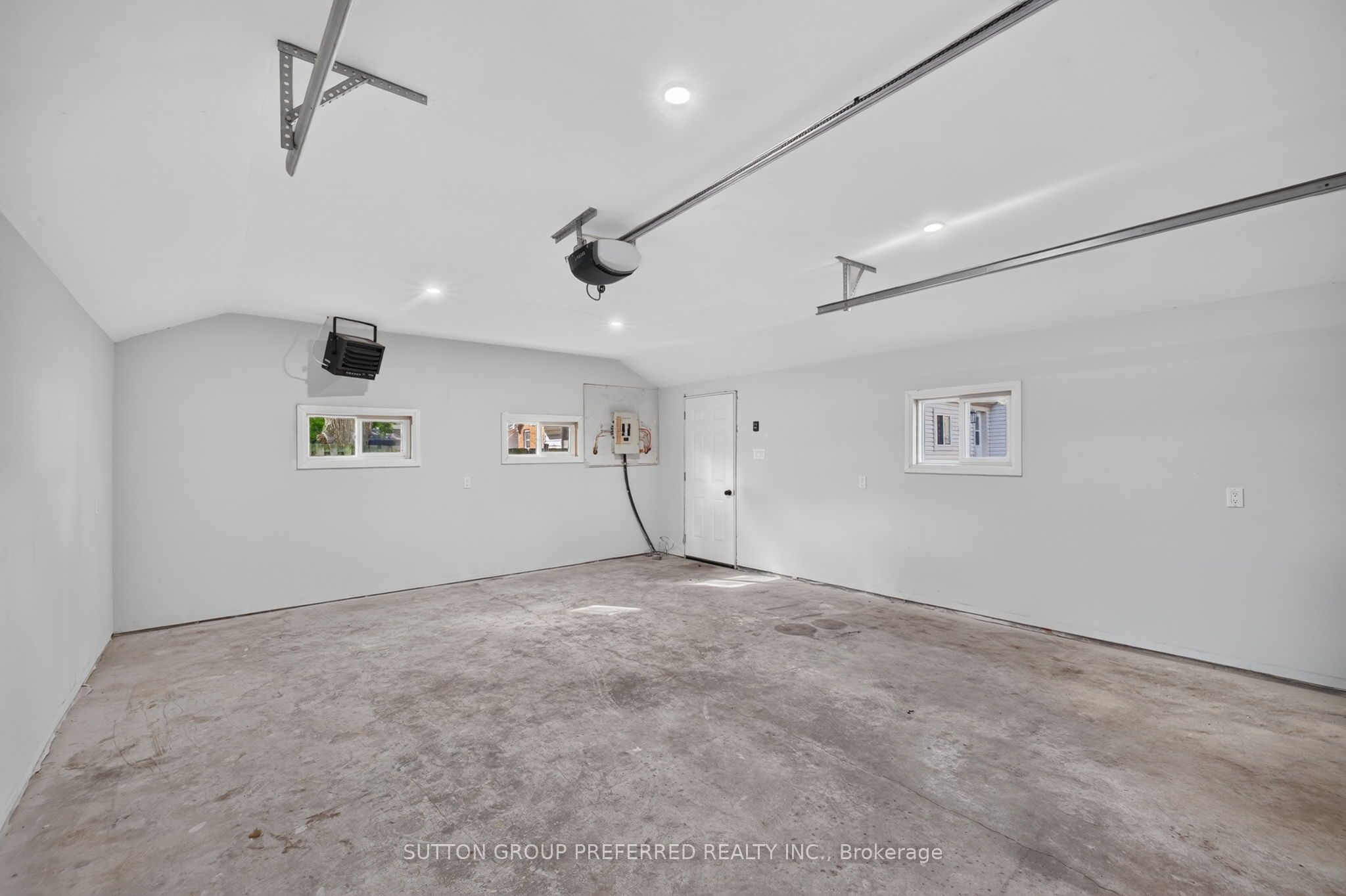 118 Delaware Street Property Photo 44