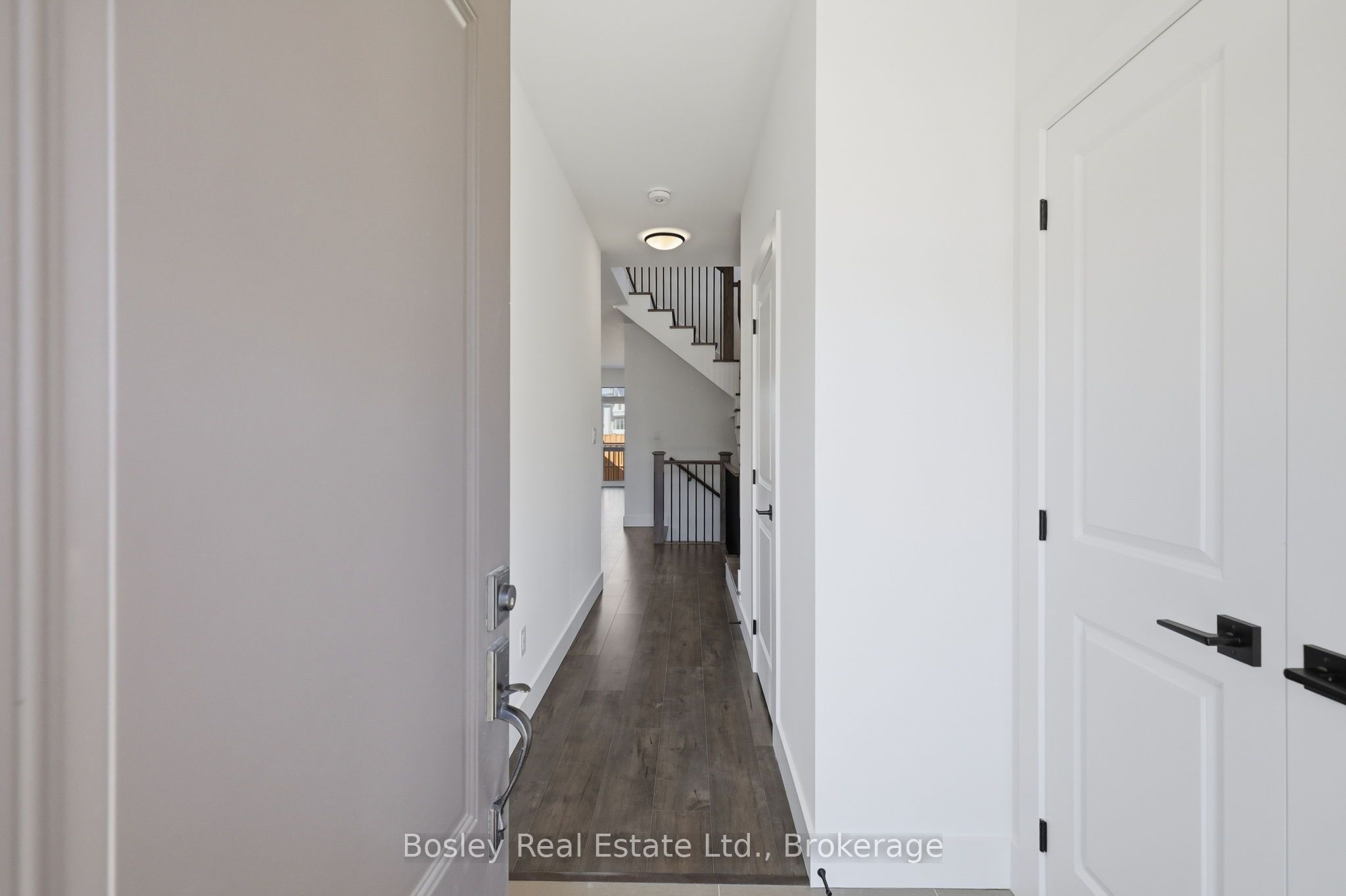 134 White Oak Crescent Property Photo 3