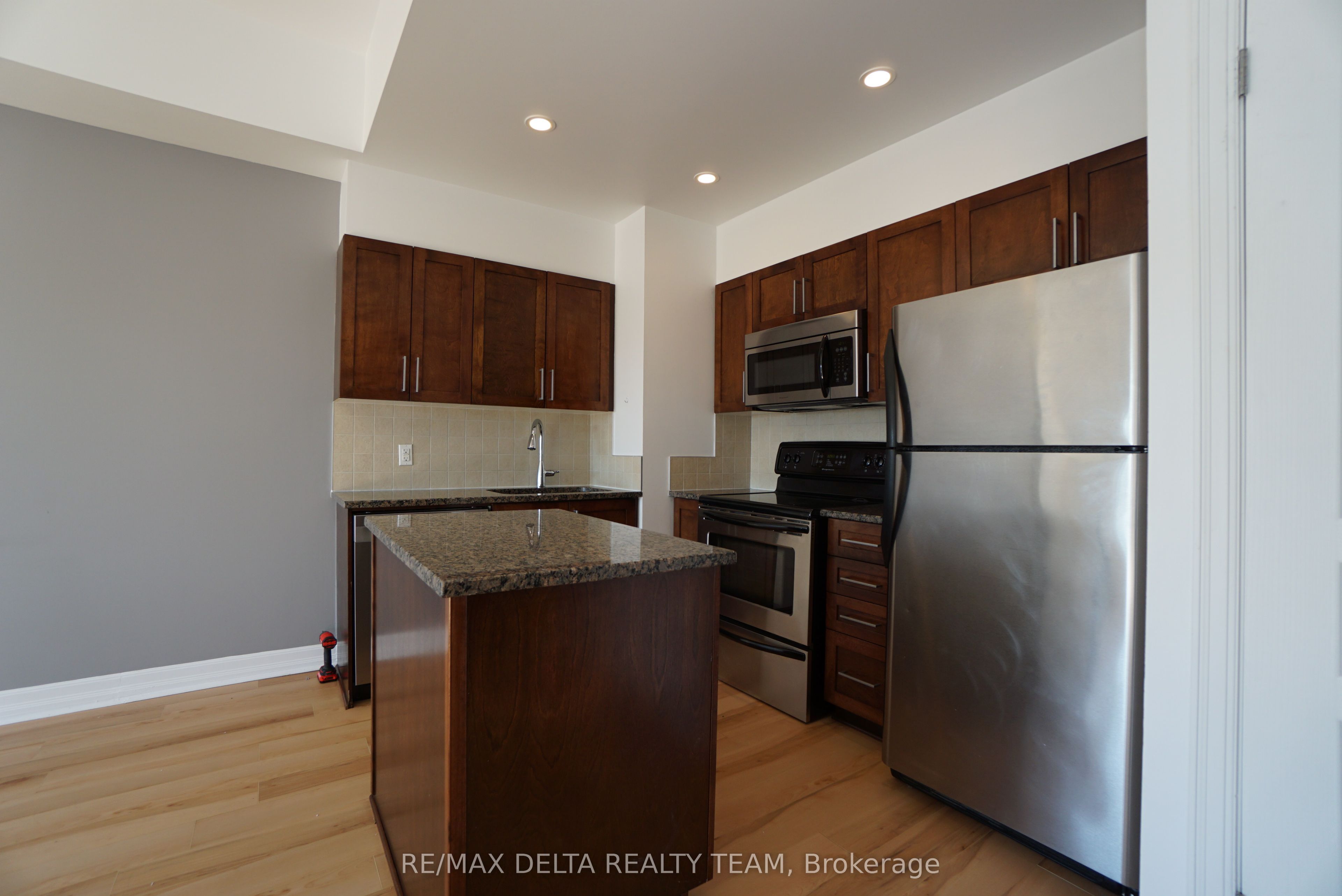 200 Besserer Street 1213 Property Photo 6