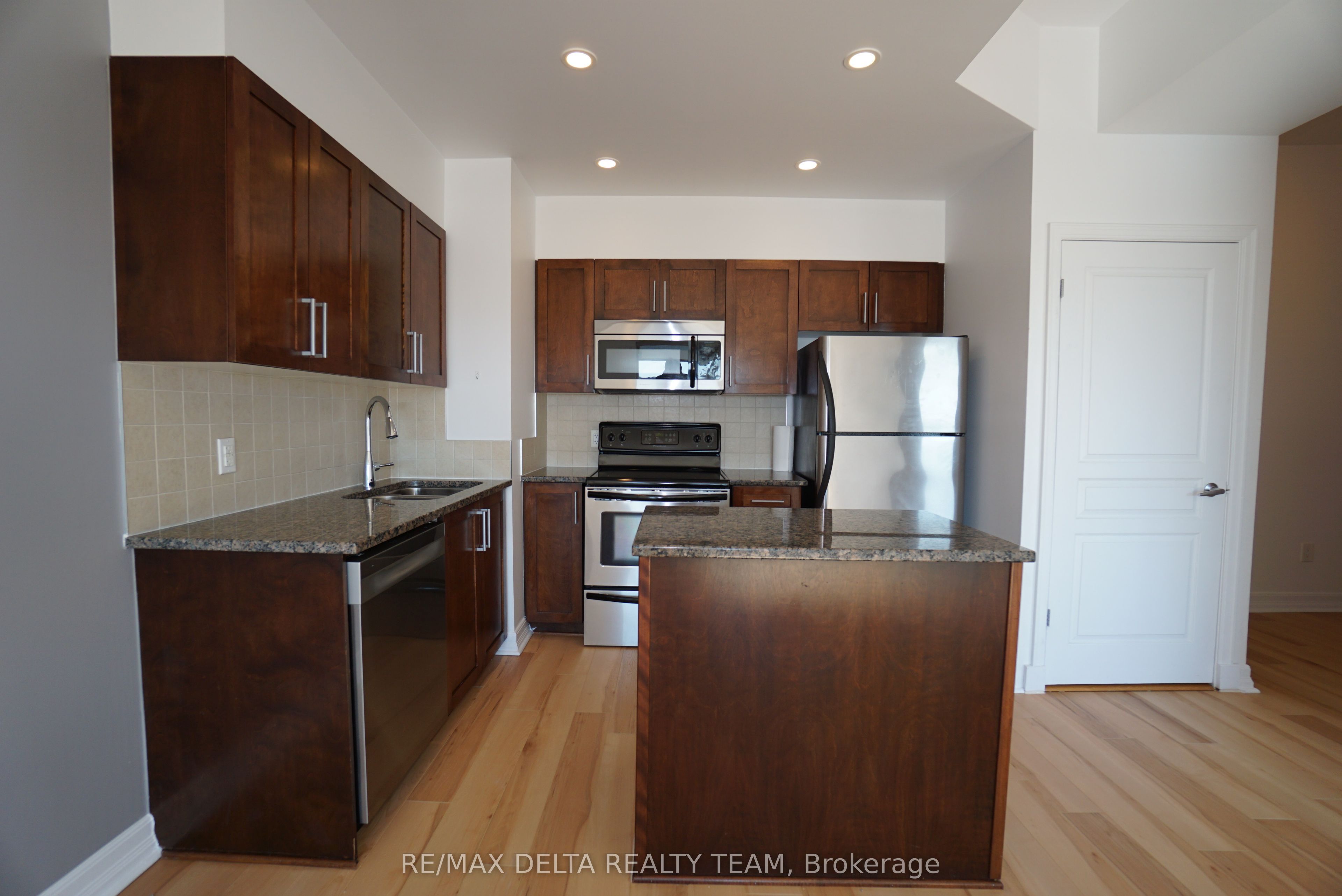 200 Besserer Street 1213 Property Photo 8