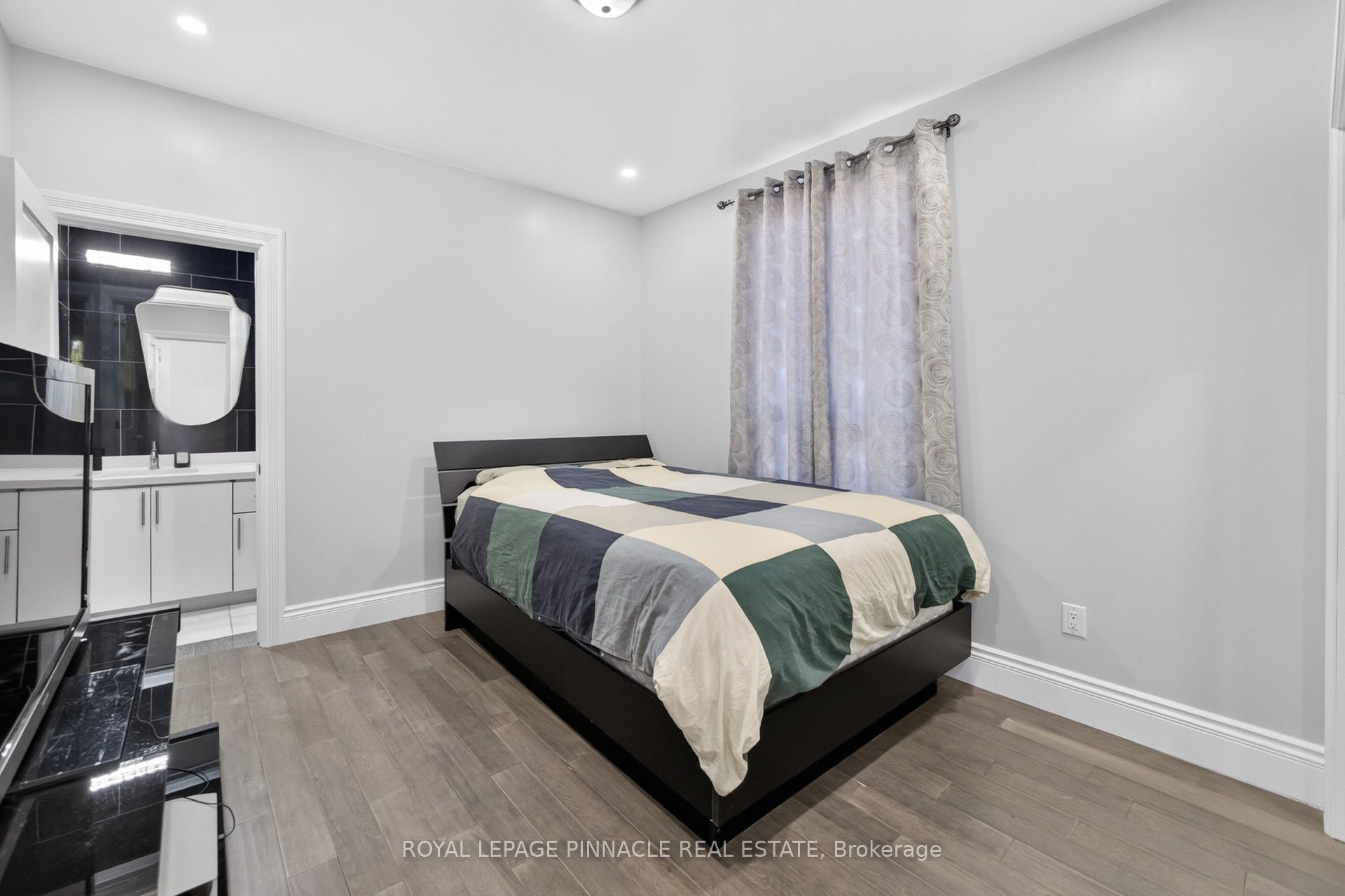 116 East 21st Street Property Photo 32