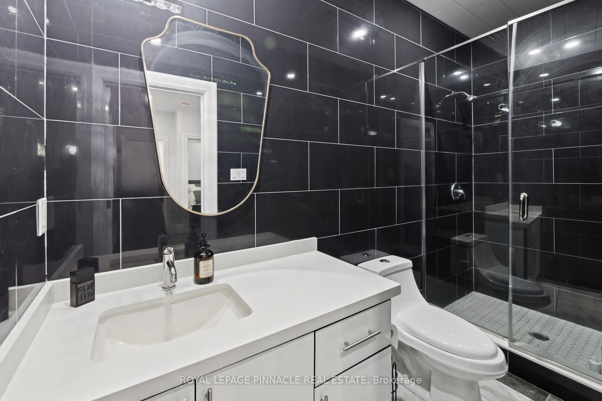 116 East 21st Street Property Photo 34
