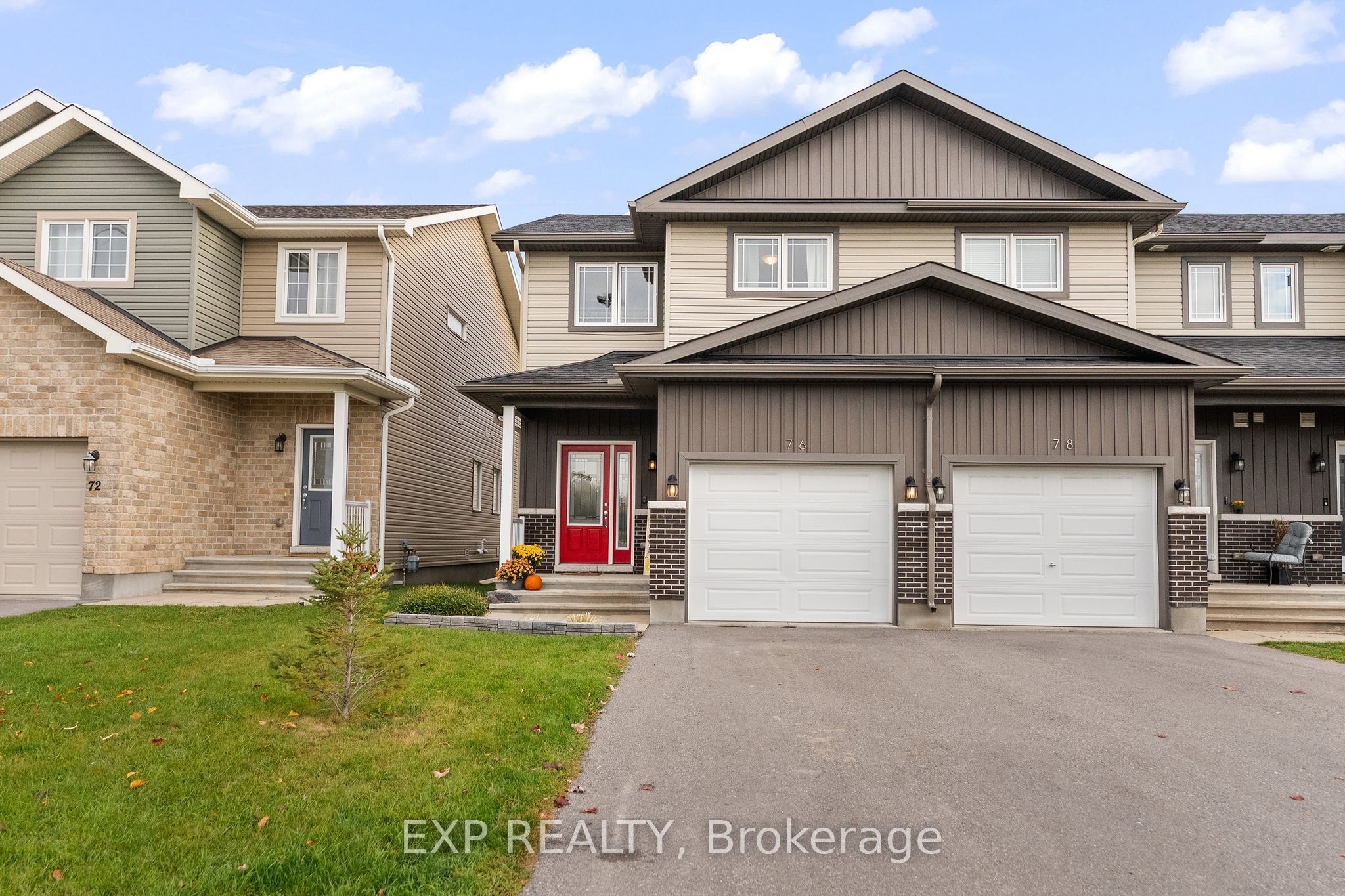 76 Vimy Ridge Crescent Property Photo 2